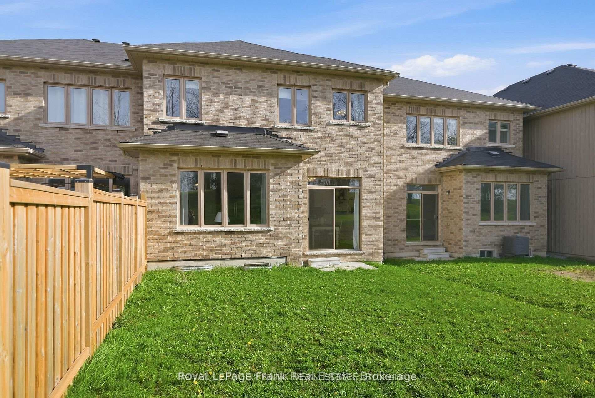 15 Highlands Boulevard photo 28