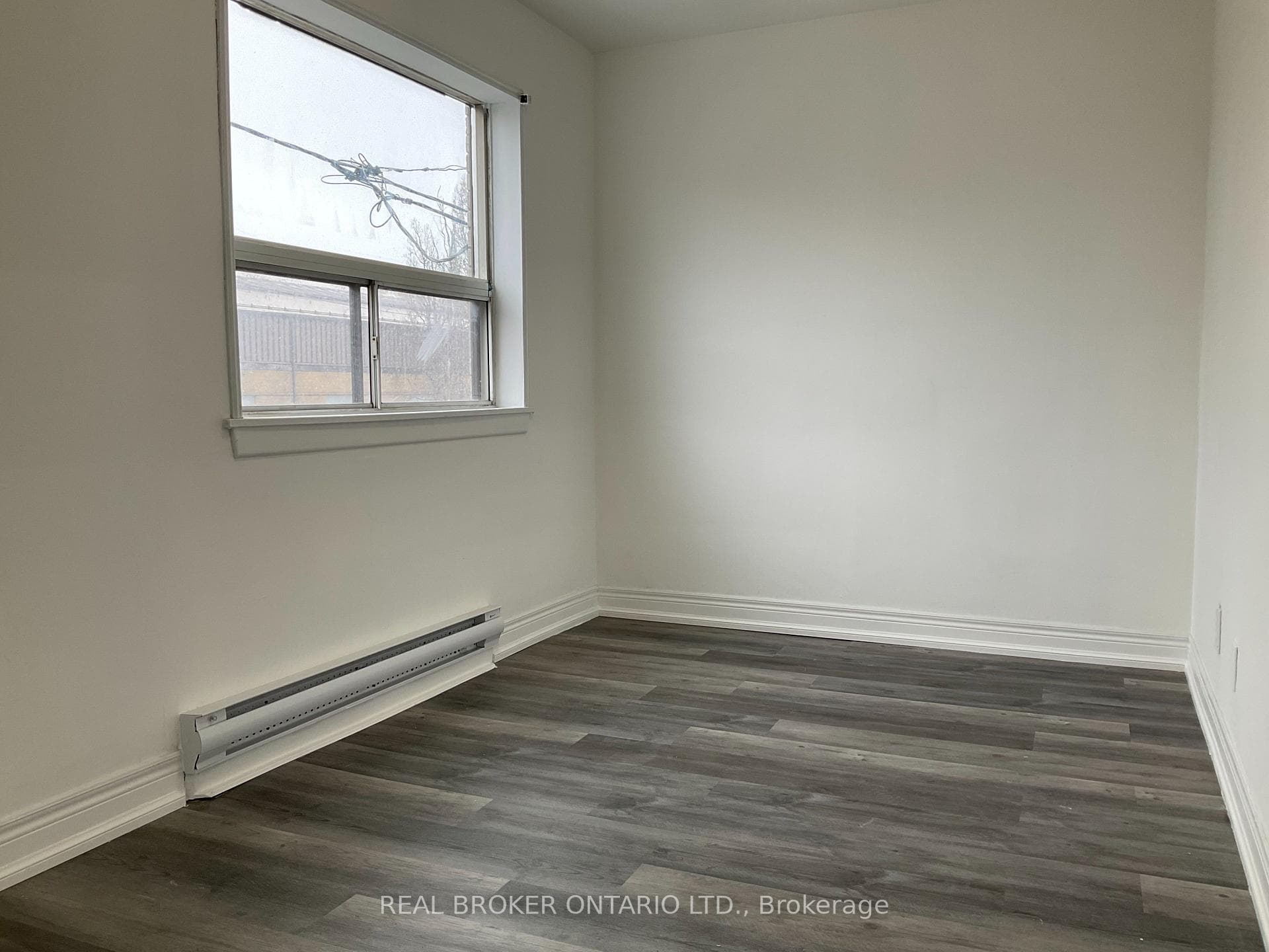 2209 Gerrard Street Unit 1 photo 4