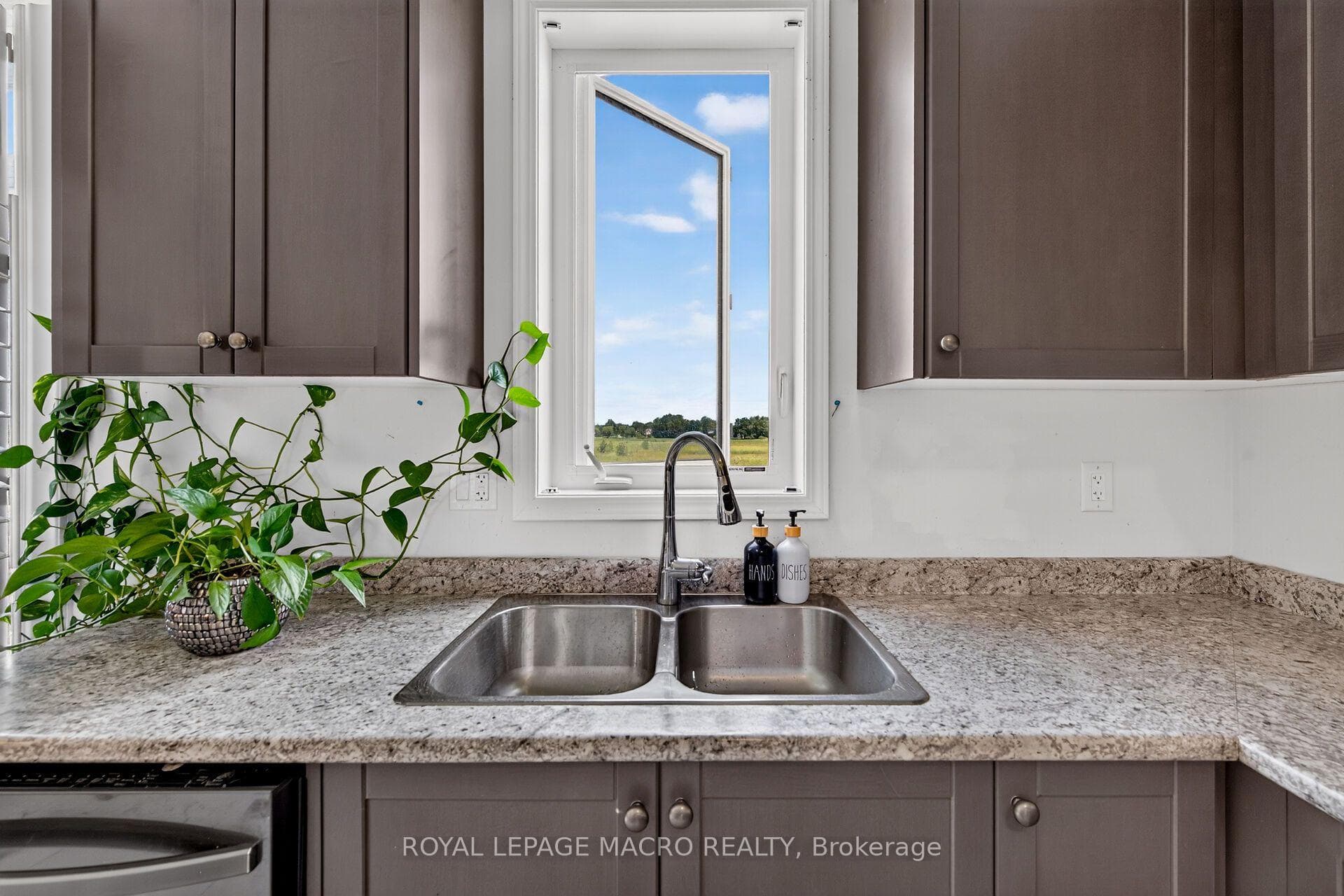 76 McWatters Street photo 12