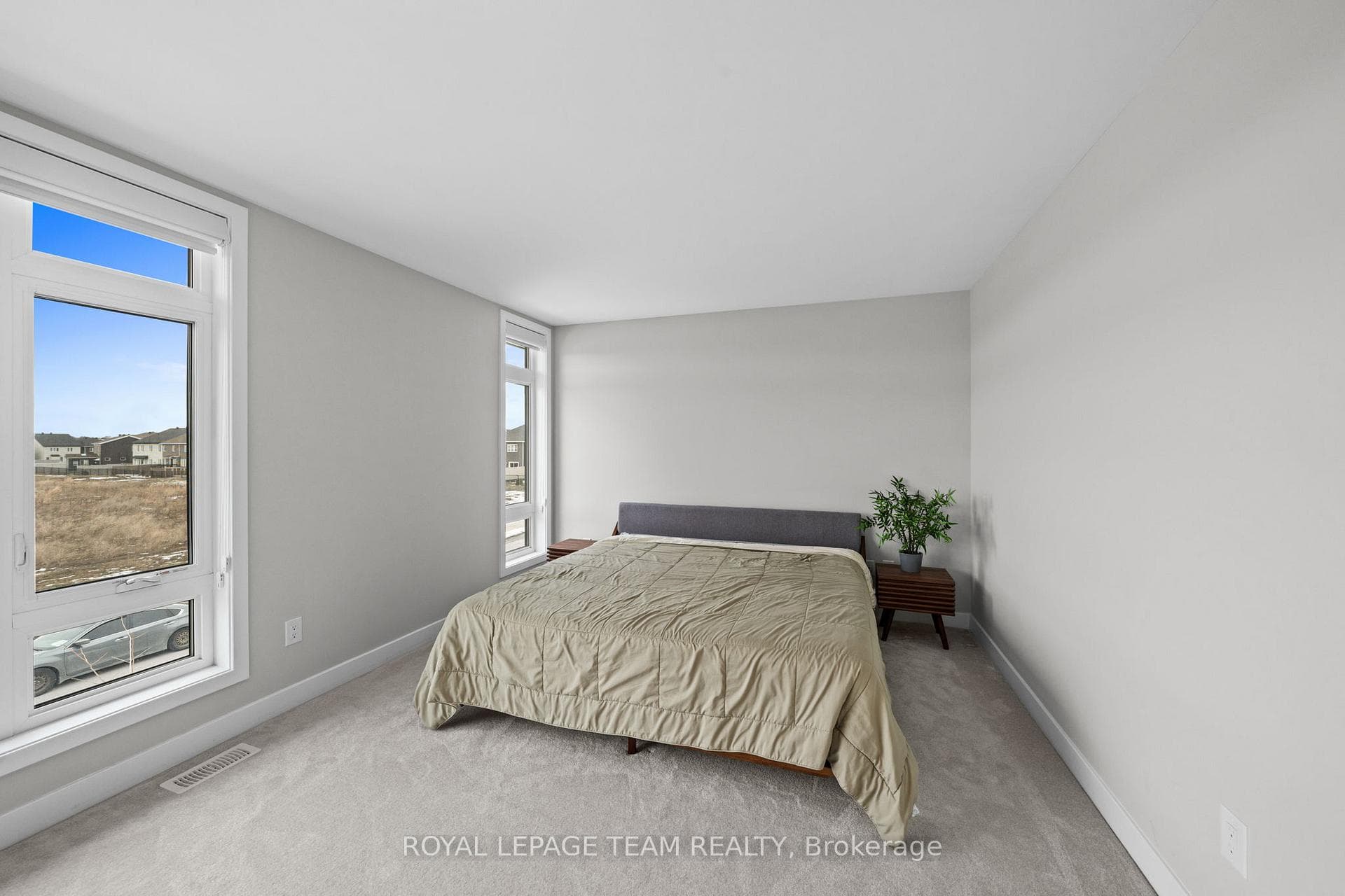539 Honeylocust Avenue photo 24