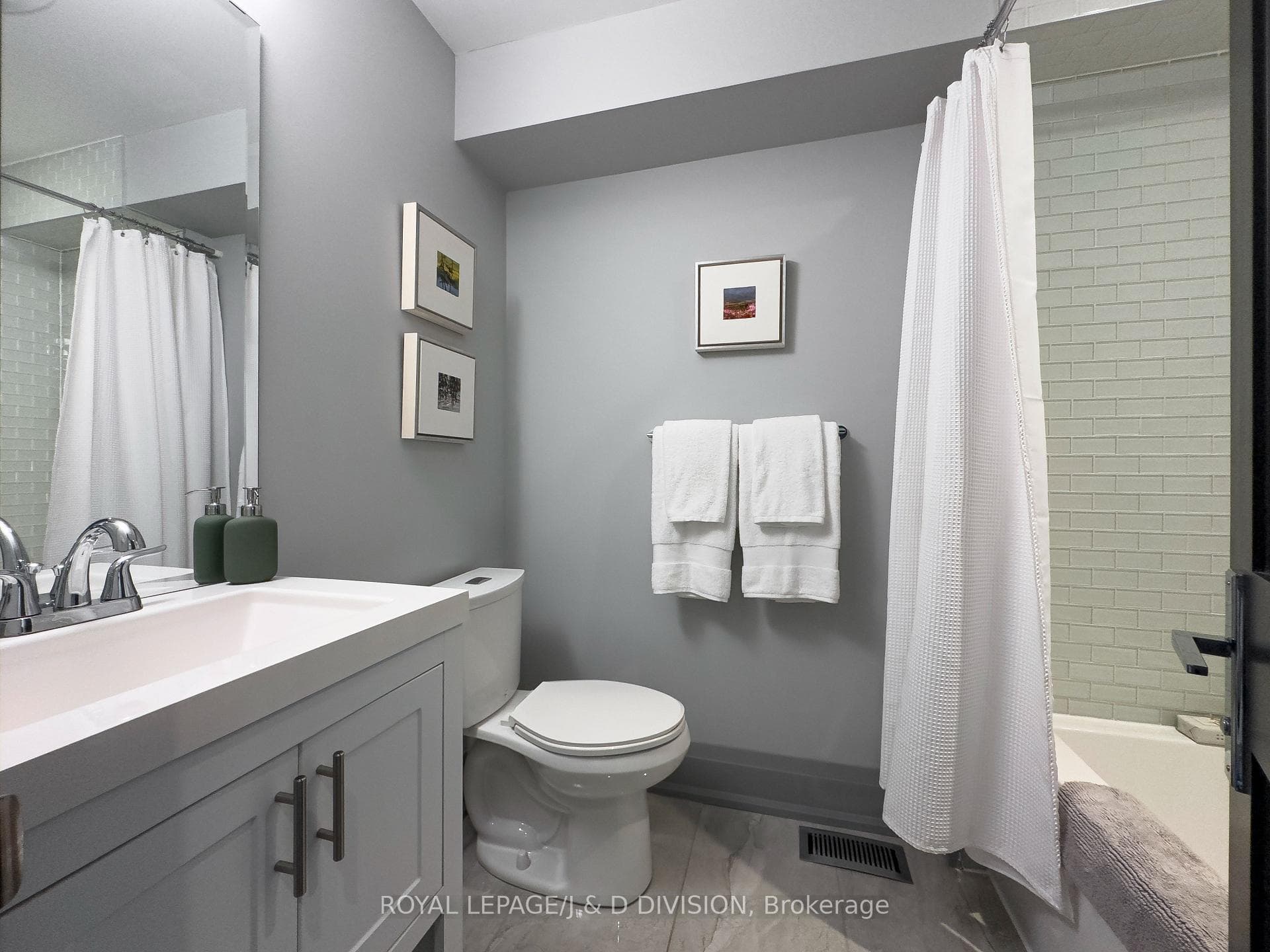 440B Soudan Avenue photo 14