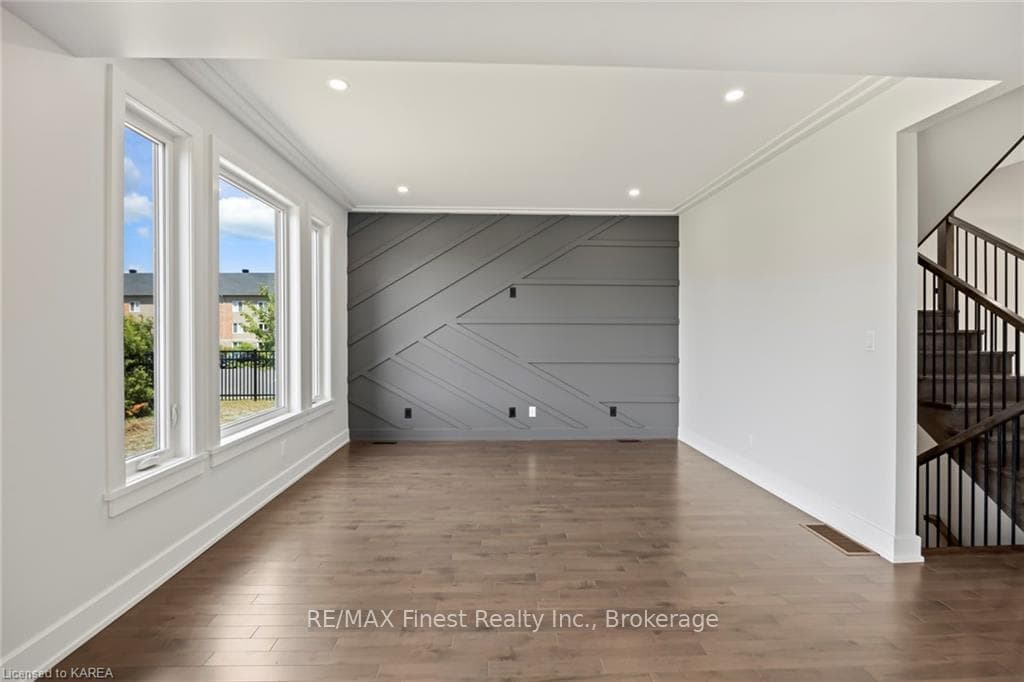 20 PARK Crescent photo 17