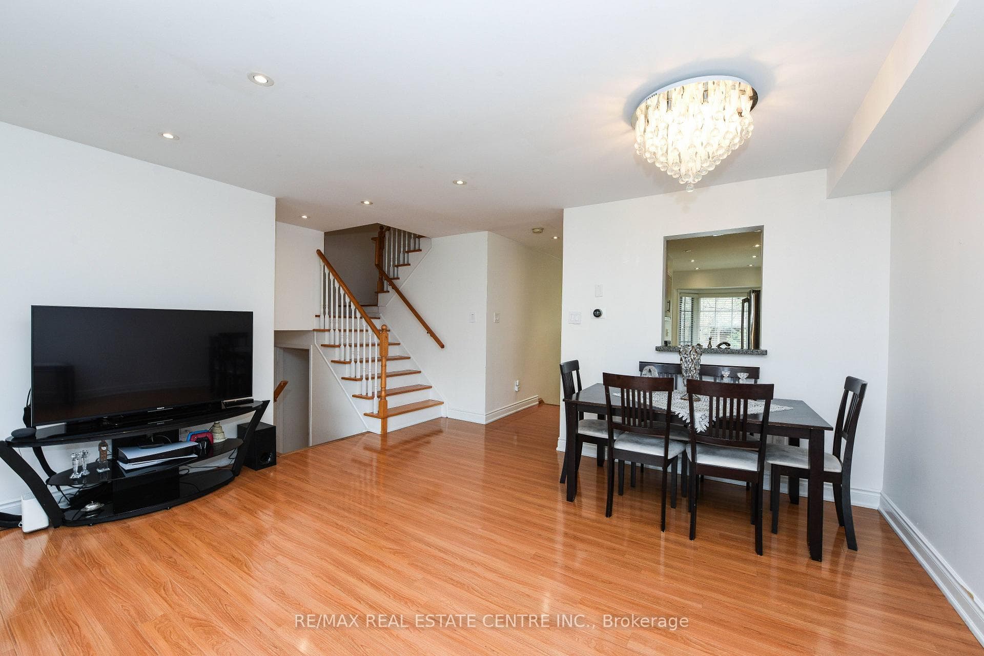 5223 Fairford Crescent Unit 8 photo 15