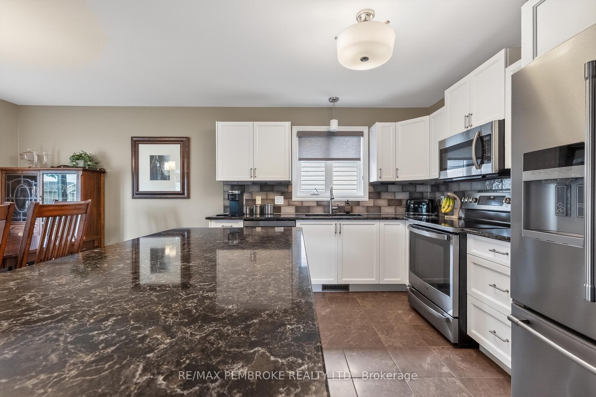 61 Oak Avenue photo 12