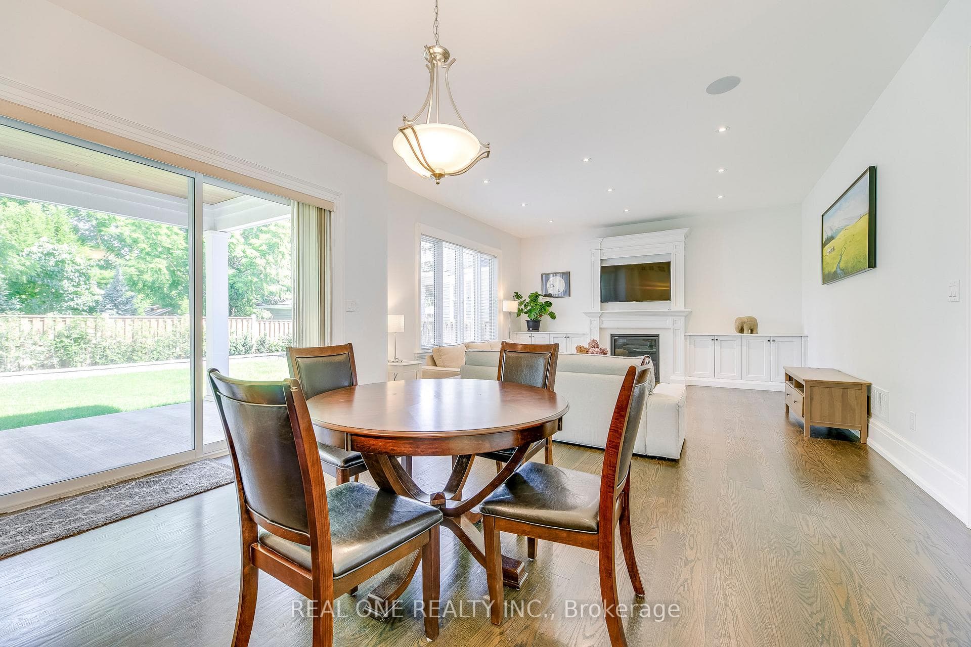 605 Unsworth Avenue photo 15