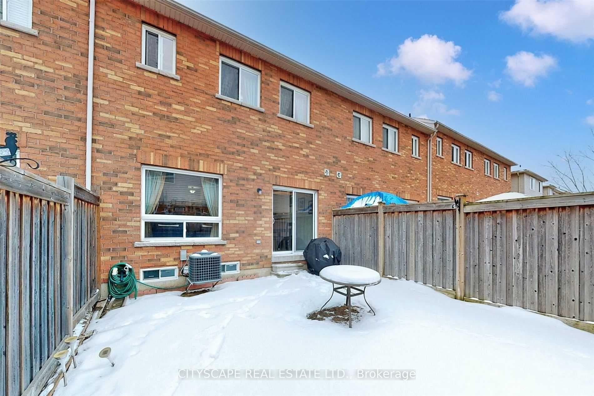 427 Hobbs Crescent photo 33