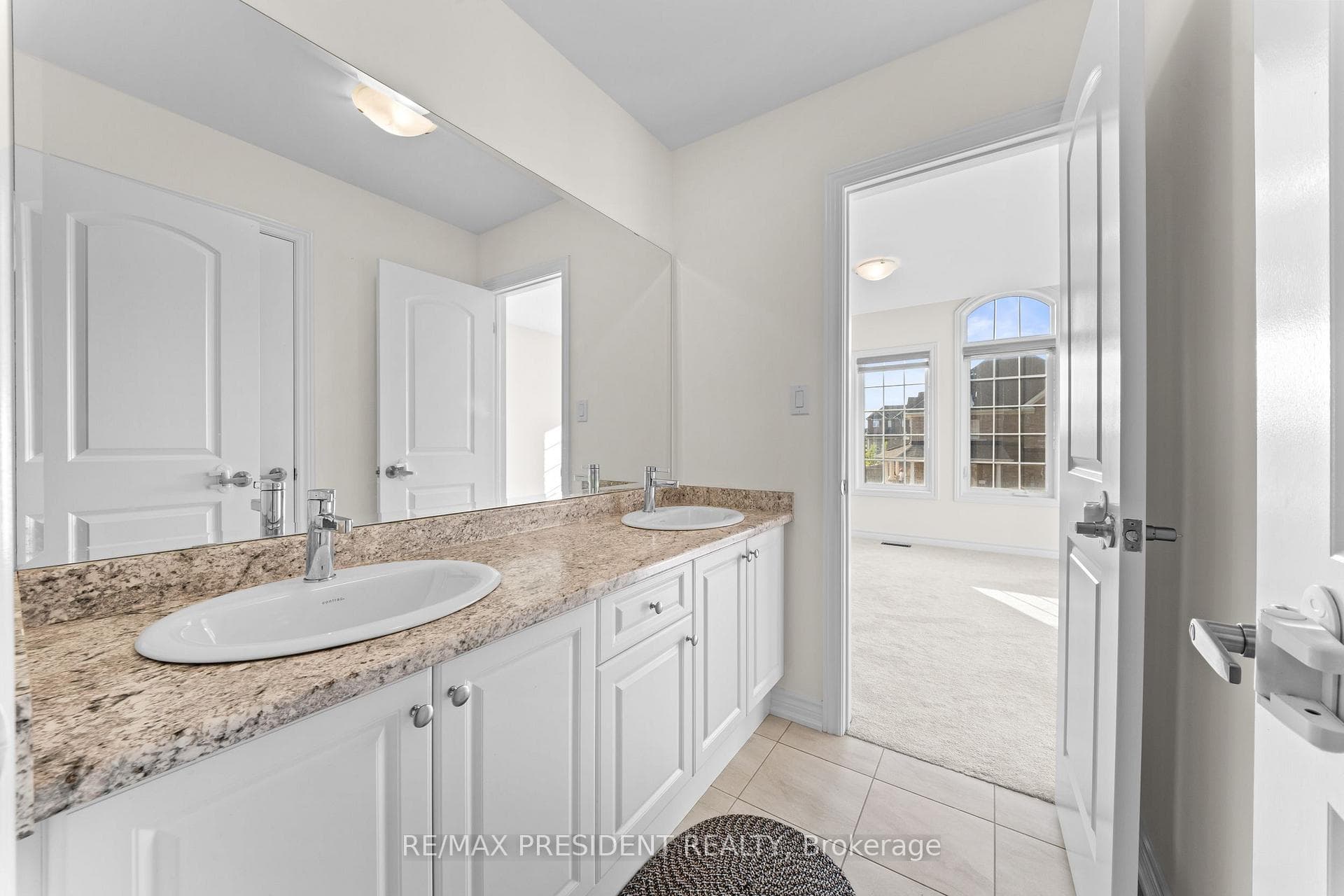 6 JENWOOD Crescent photo 33