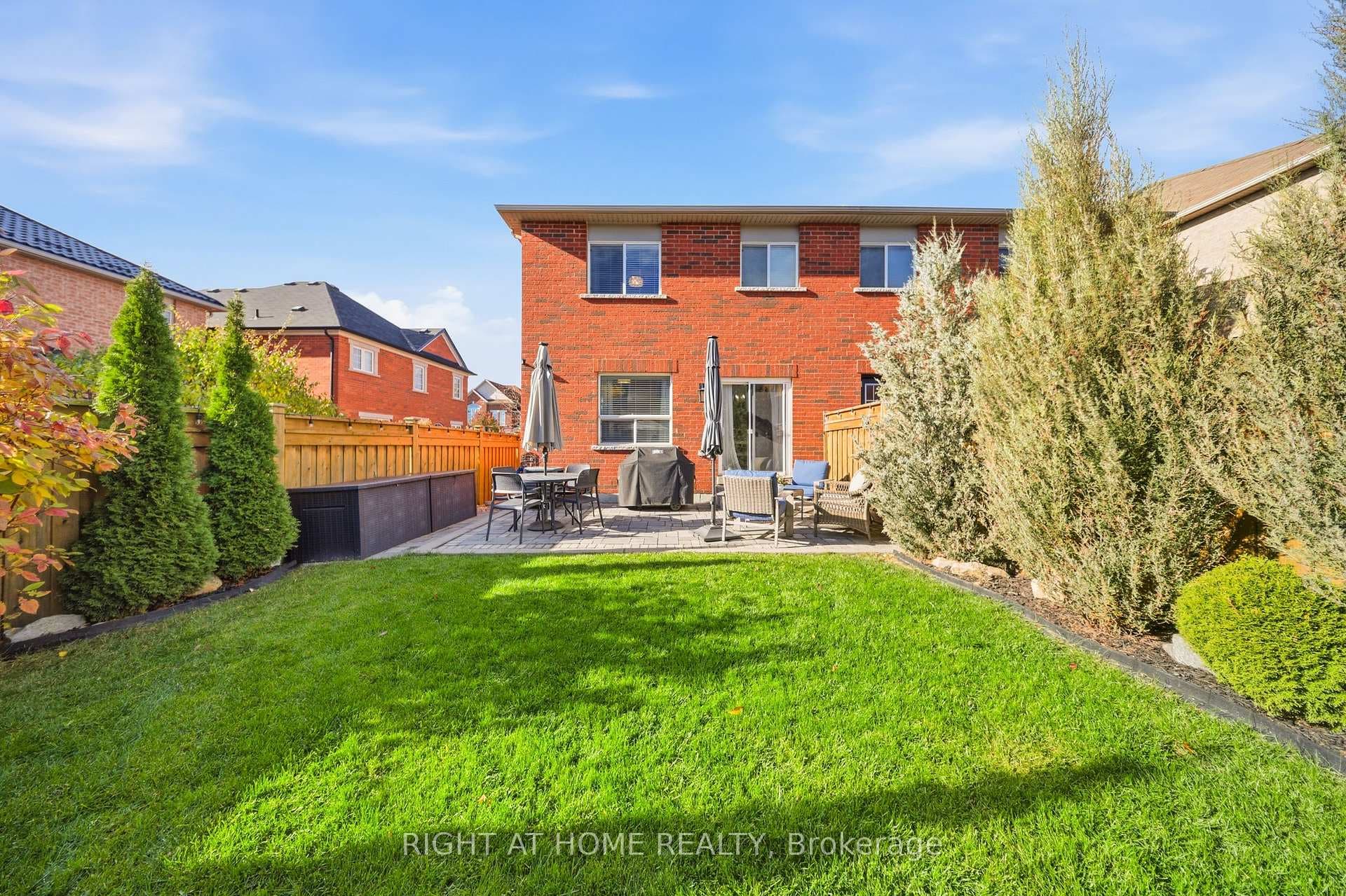 9 Manordale Crescent photo 35