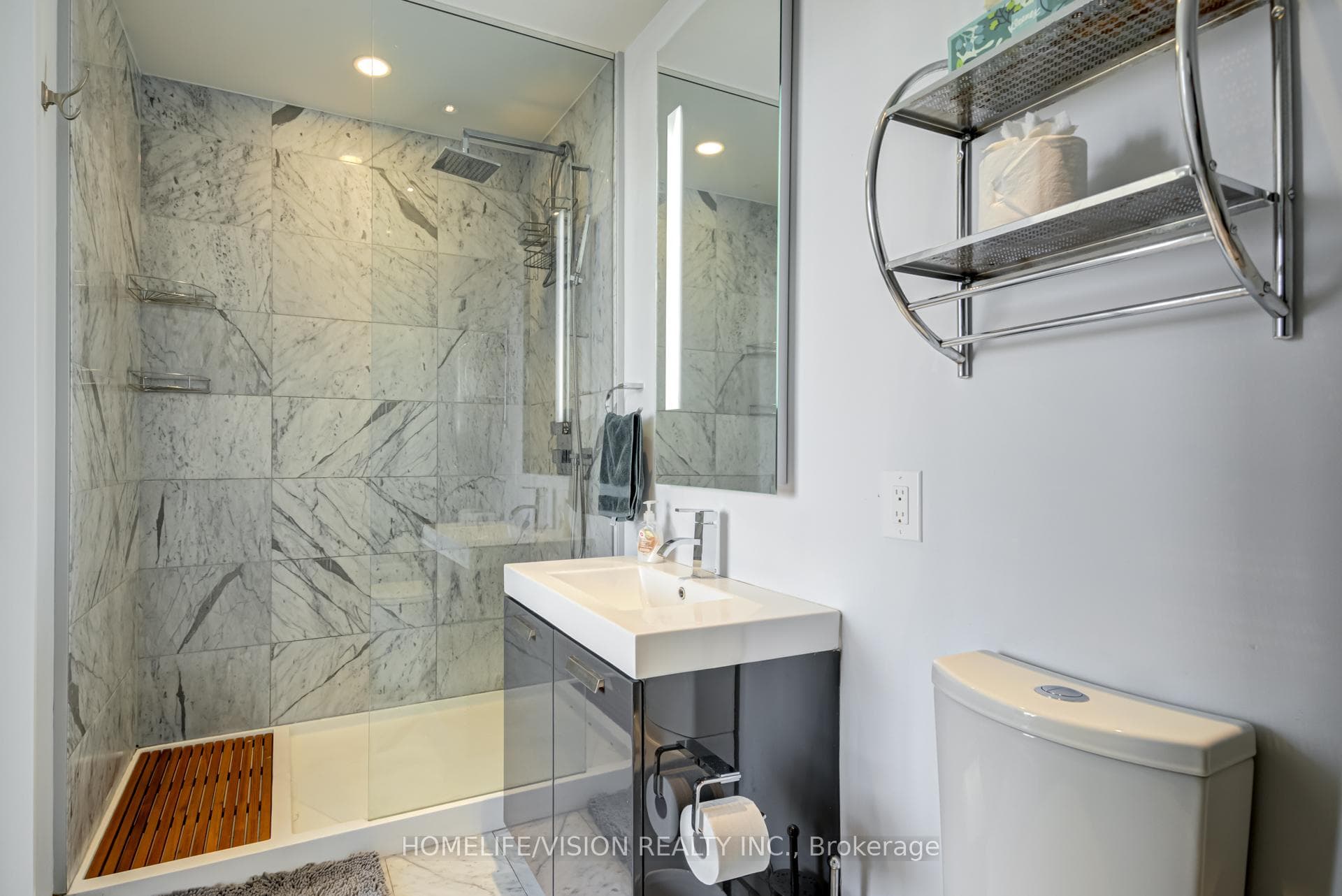 629 KING Street Unit PH 1415 photo 26