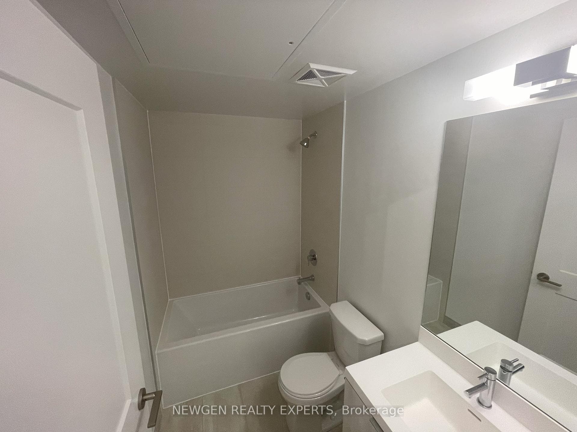 28 Widmer Street Unit 4022 photo 7