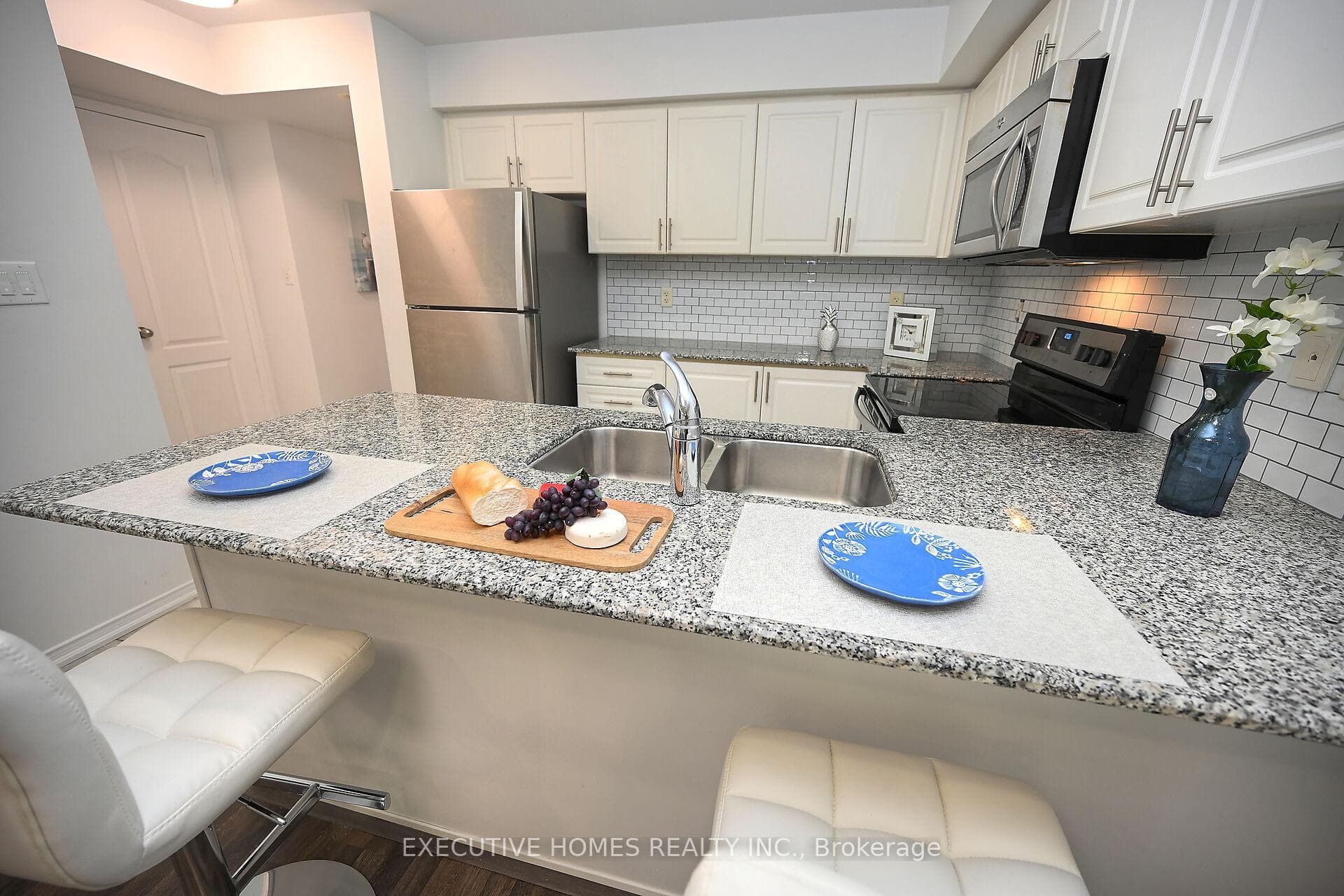 2484 Post Road Unit 17 photo 19