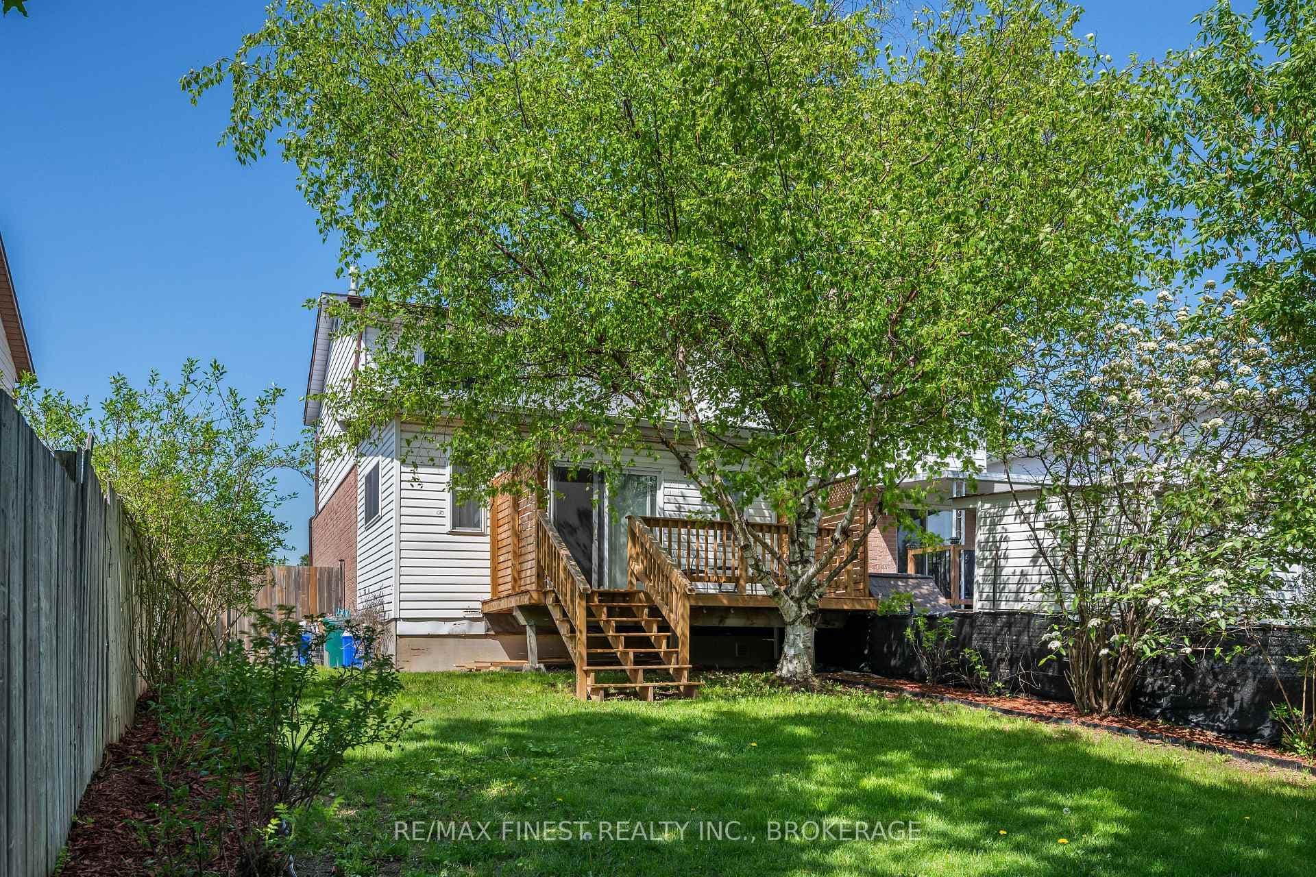 1066 Pinewood Place photo 33