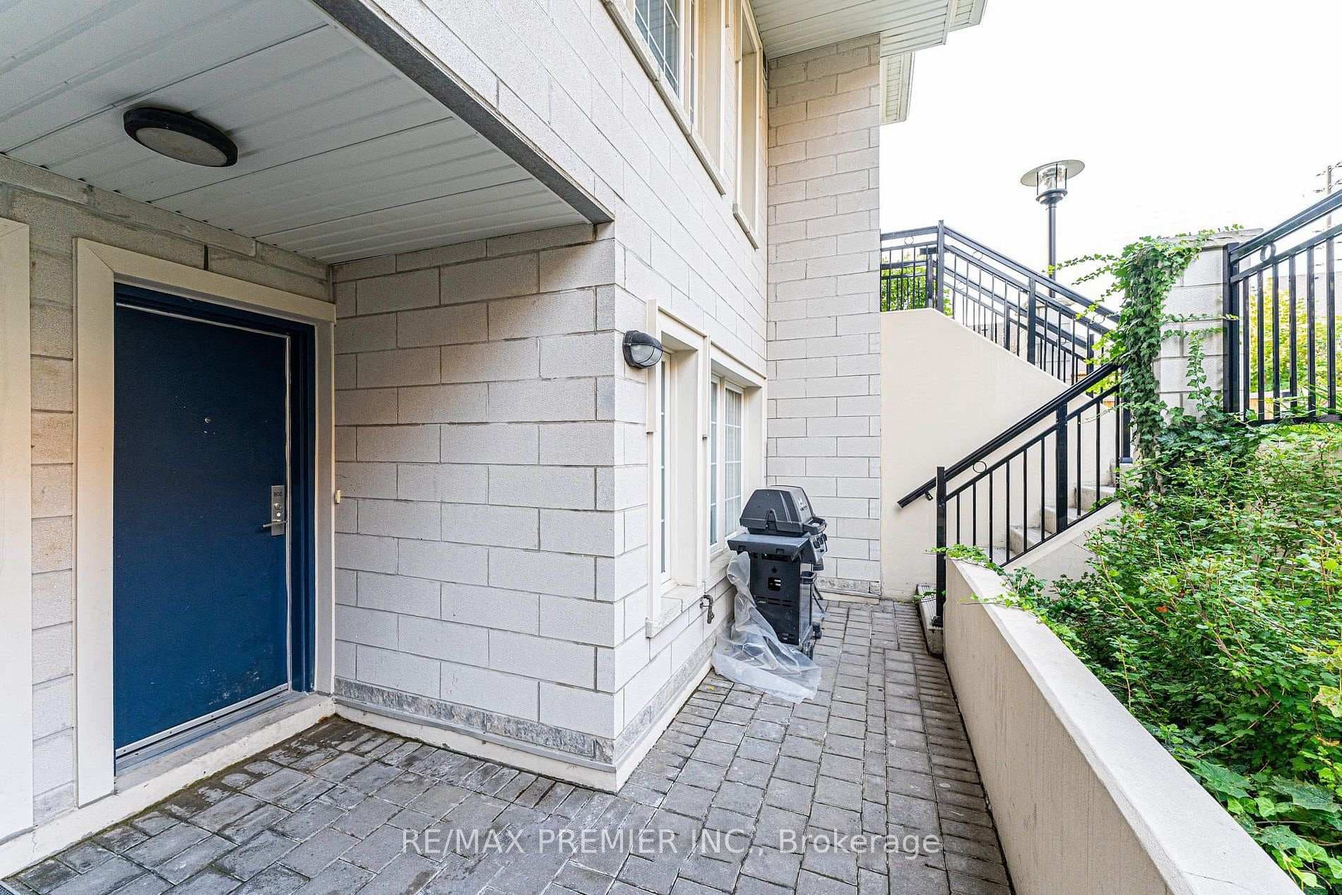 26 Bruce Street Unit B02 photo 2