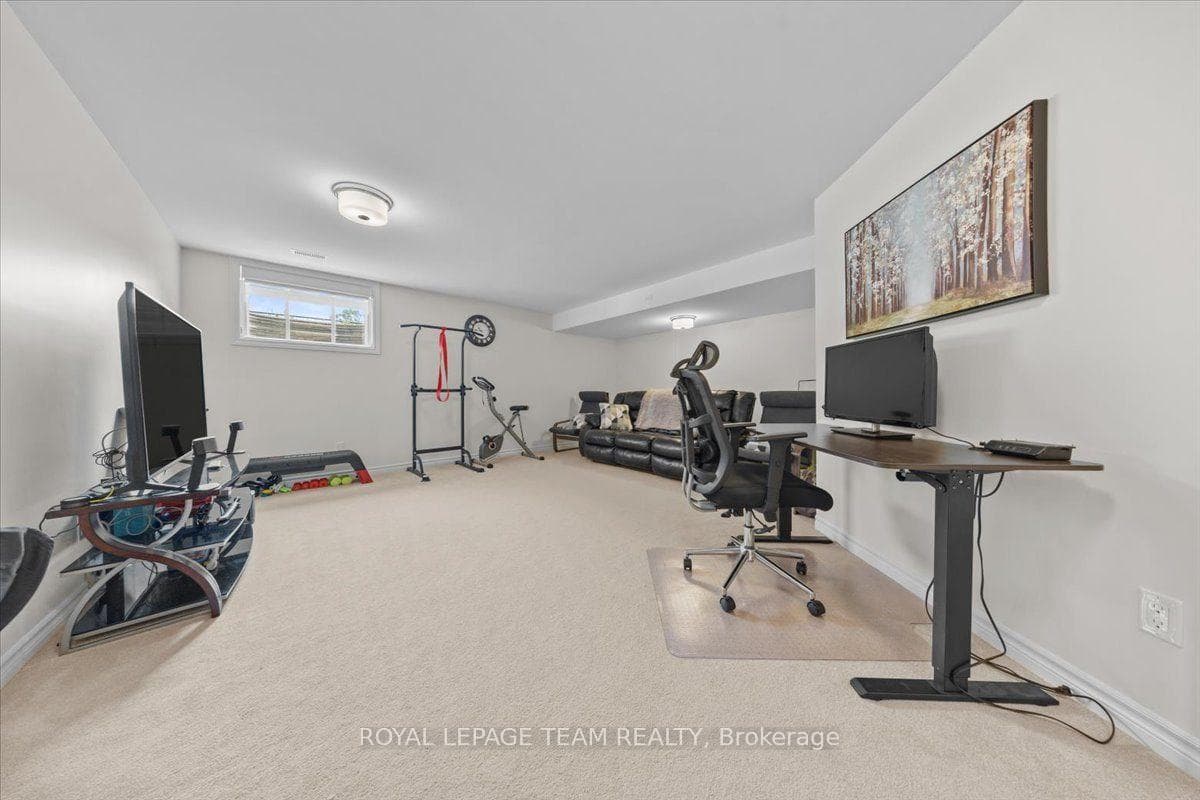 552 Jackdaw Avenue photo 28