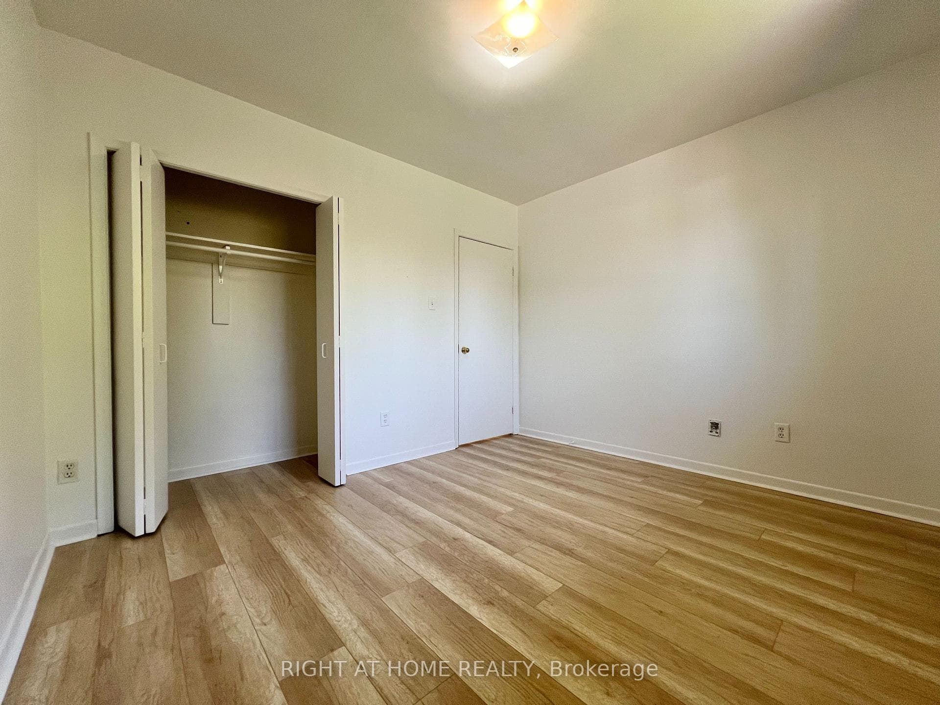 3264 Fieldgate Drive Unit Upper photo 21