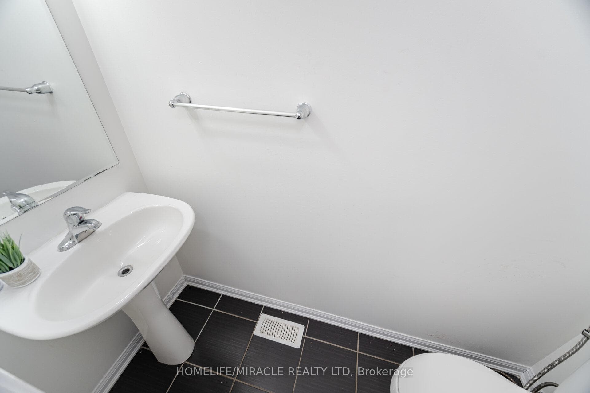 14 Robert Parkinson Drive photo 18