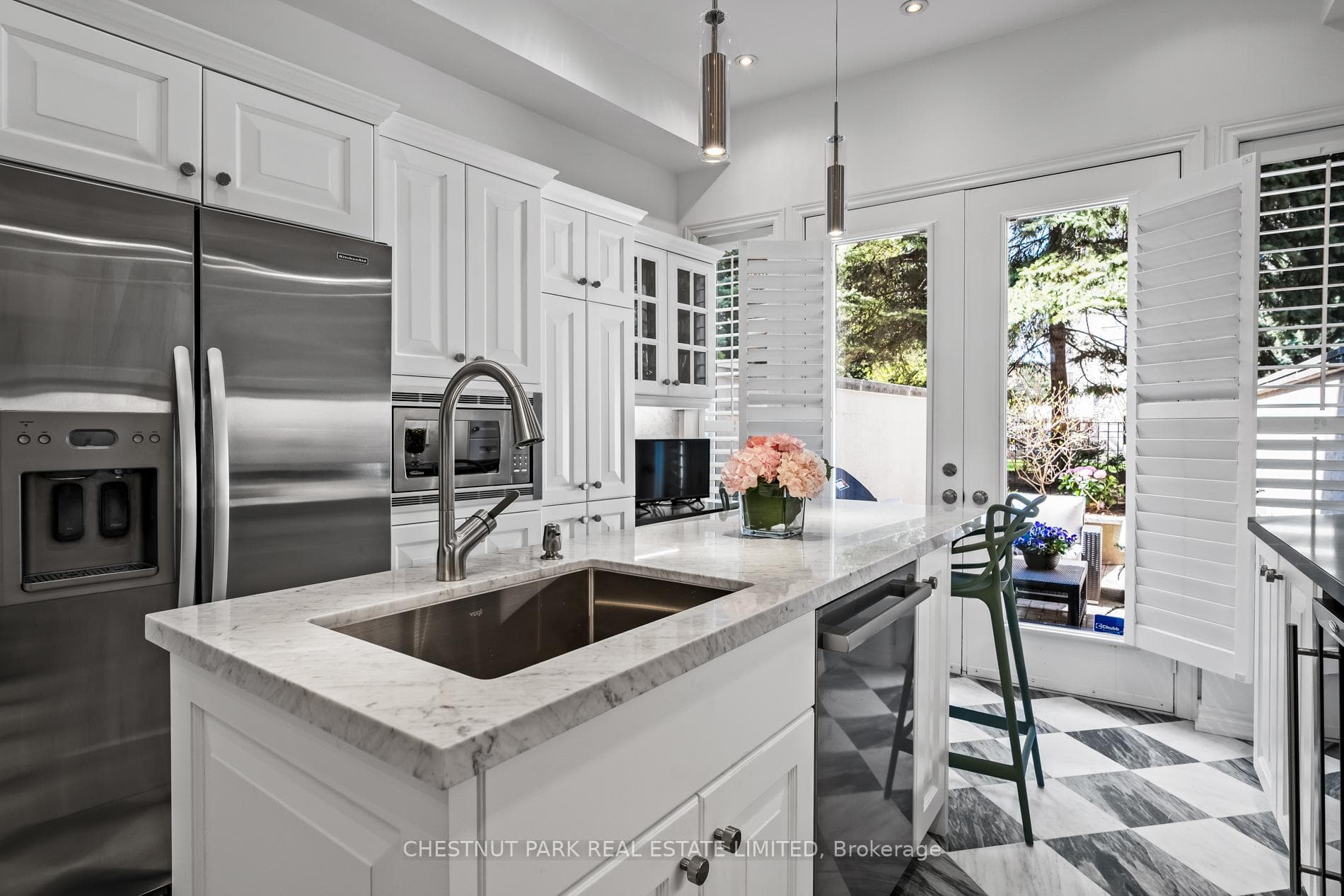 94 Pleasant Boulevard photo 15
