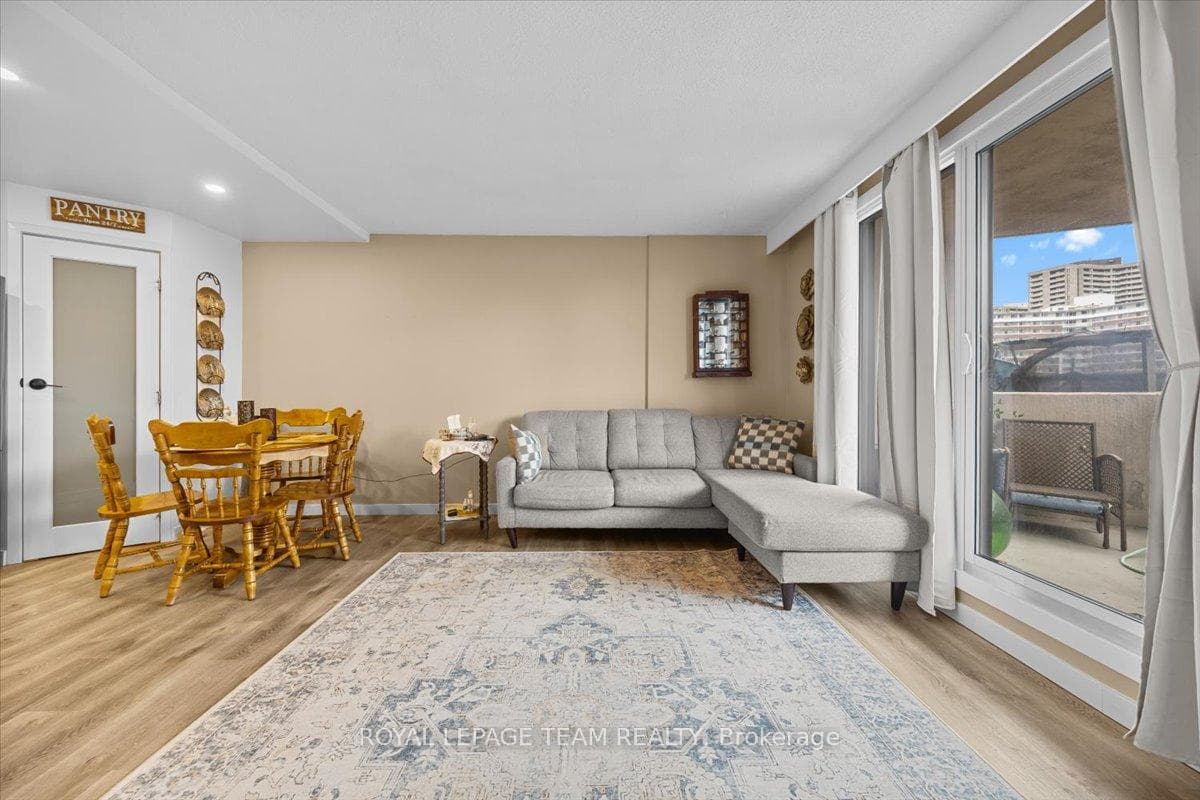 1025 Richmond Road Unit 204 photo 10
