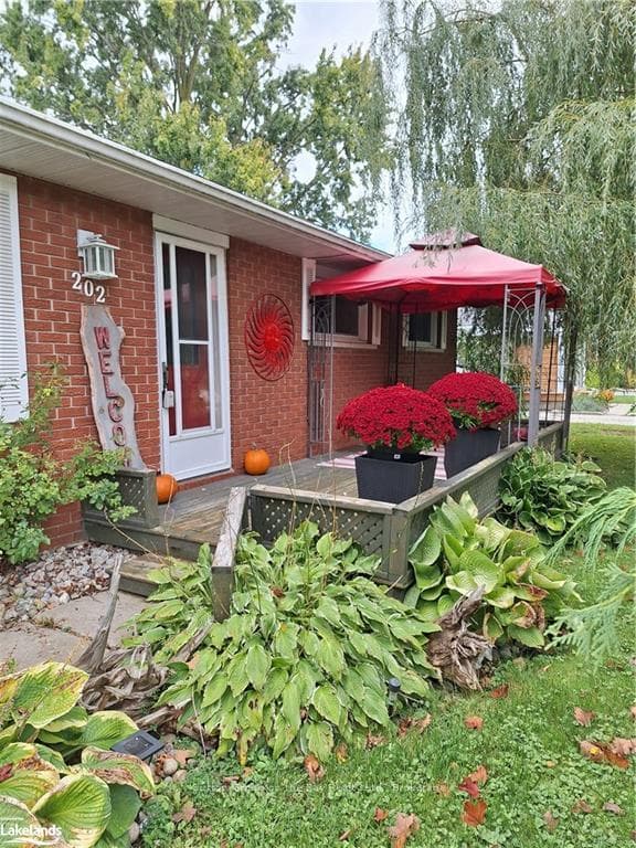 202 POINT Street photo 7