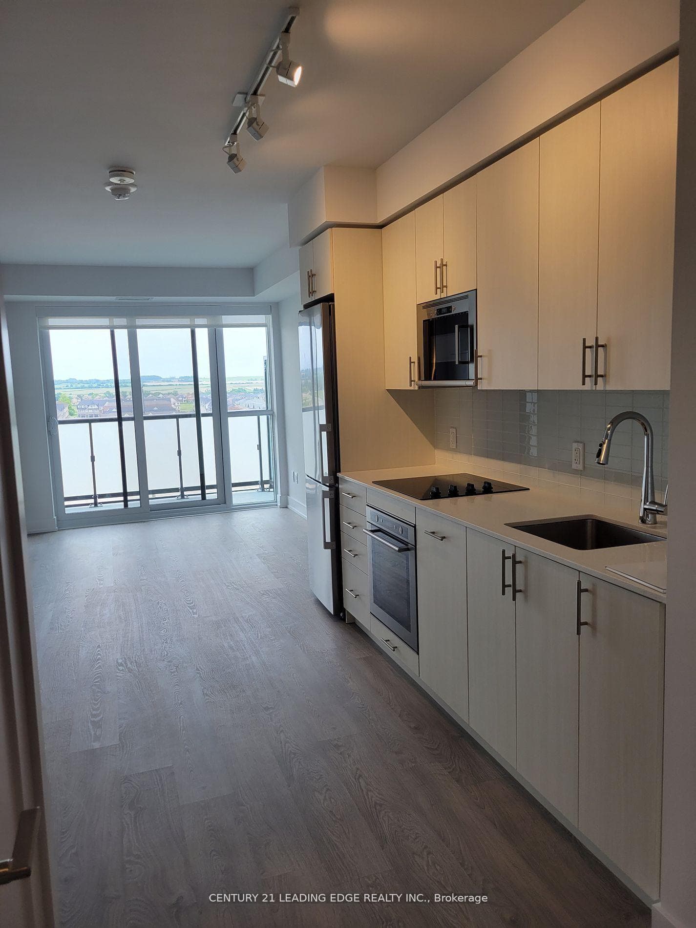 2550 Simcoe Street Unit #812 photo 5