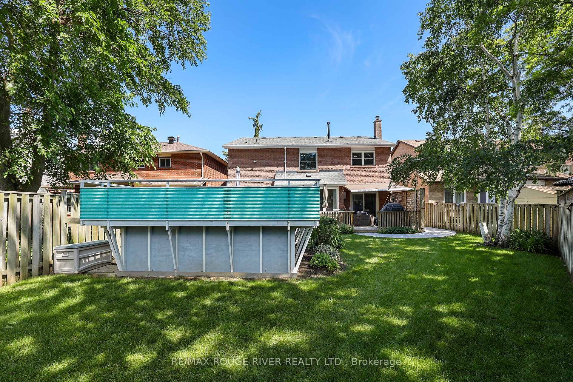 11 Canmore Boulevard photo 40