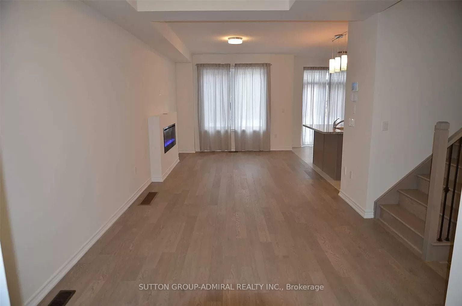 1475 Blackmore Street photo 10