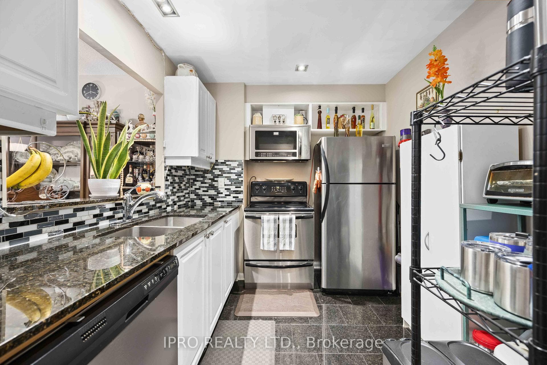 88 Corporate Drive Unit 217 photo 6