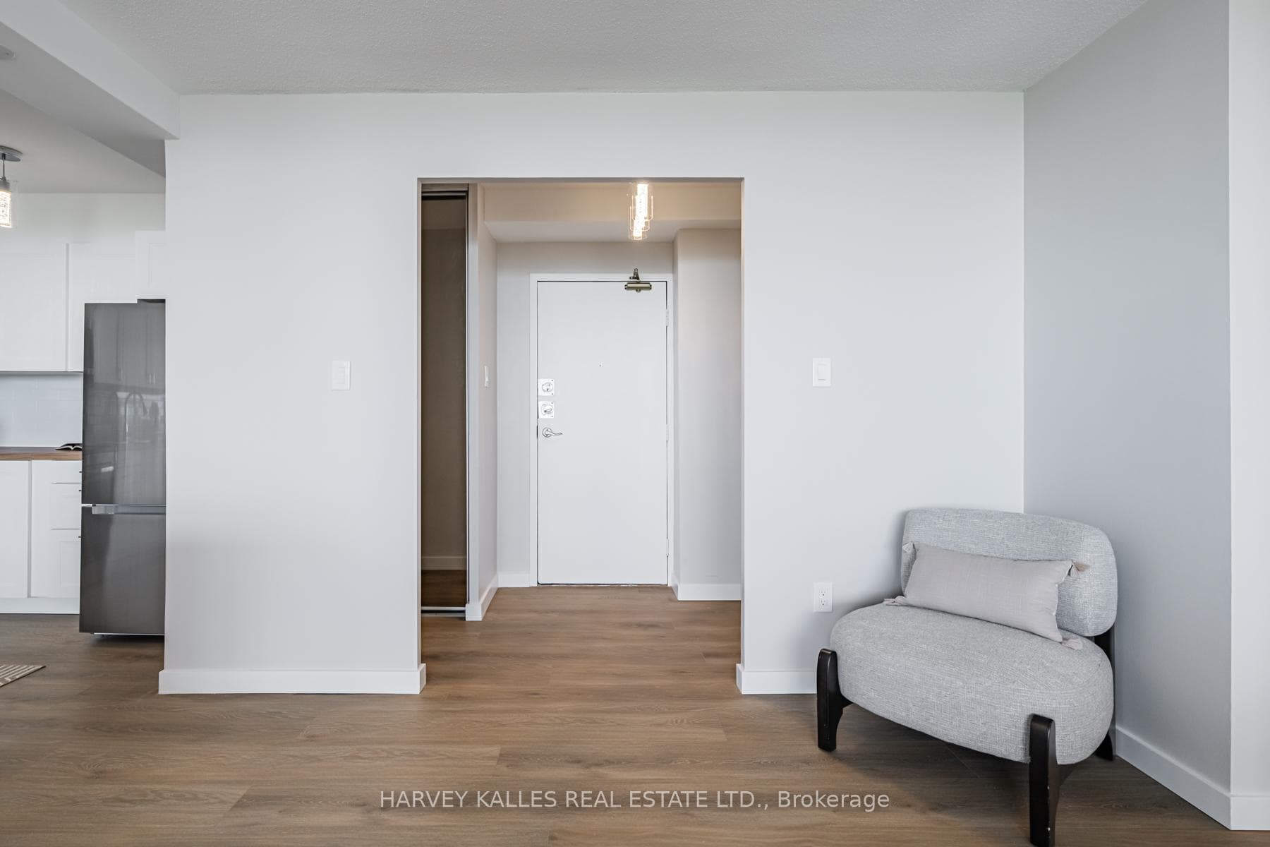 155 Marlee Avenue Unit 2204 photo 2