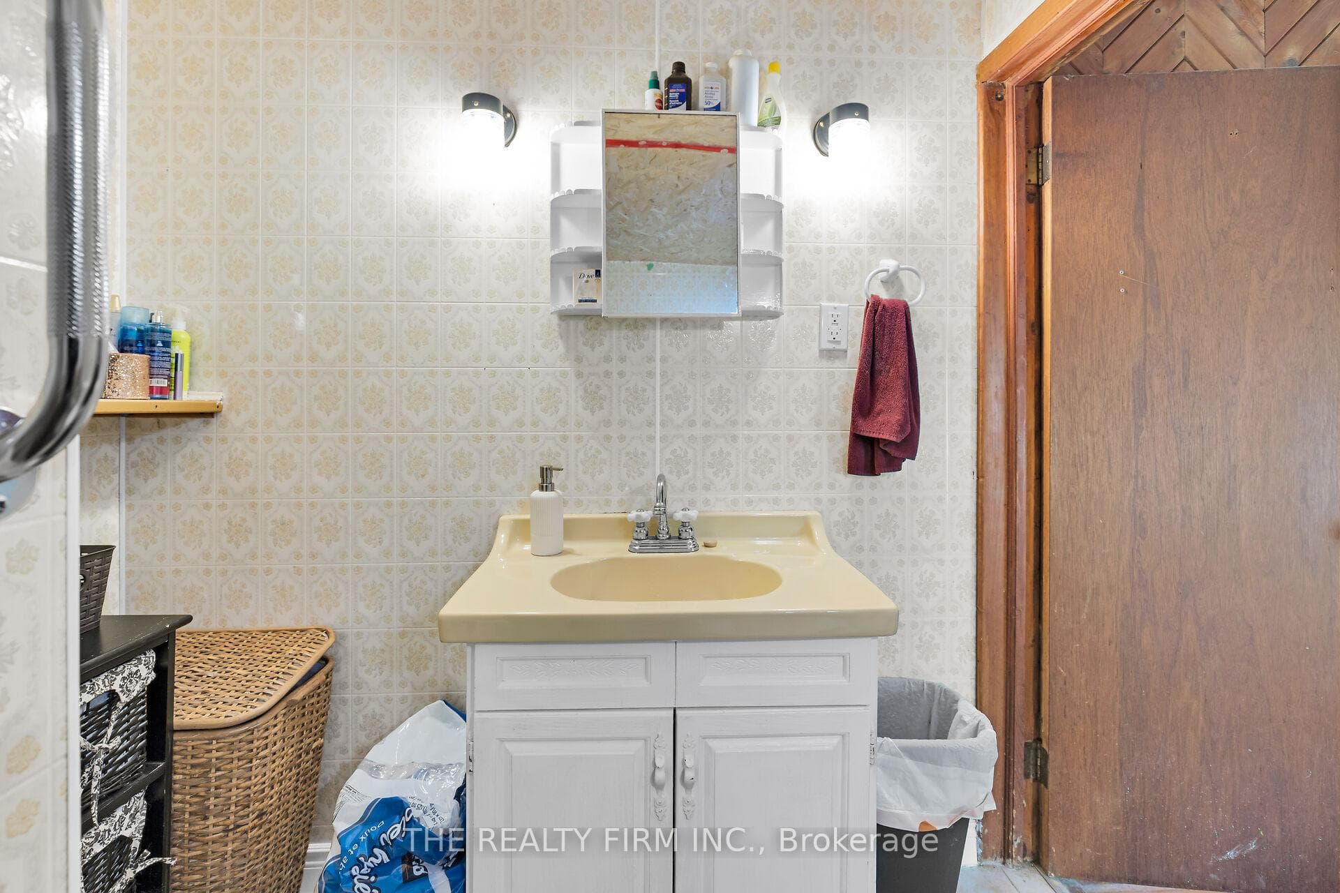 173 Chelsea Avenue photo 16