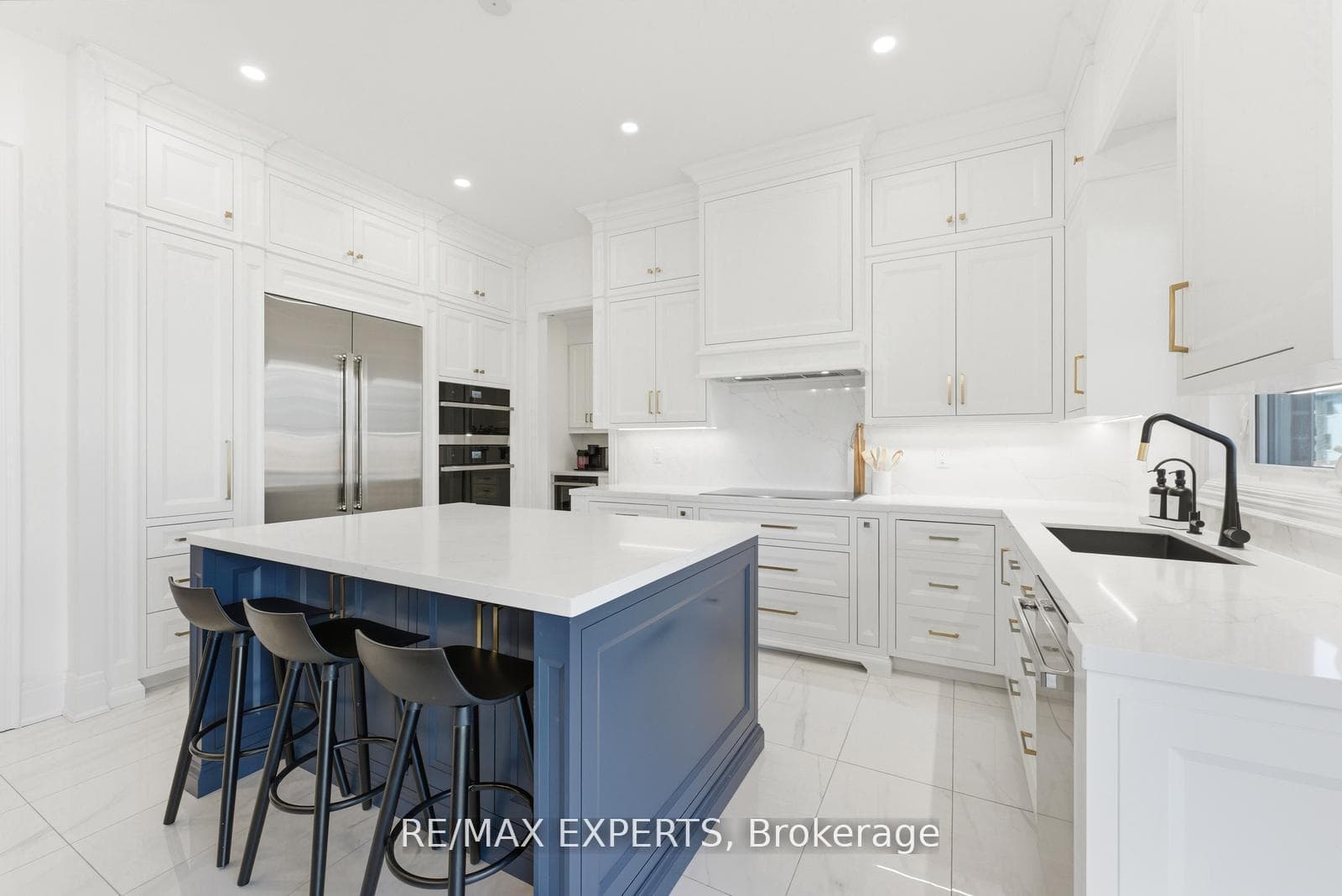 54 Winthrop Crescent photo 11