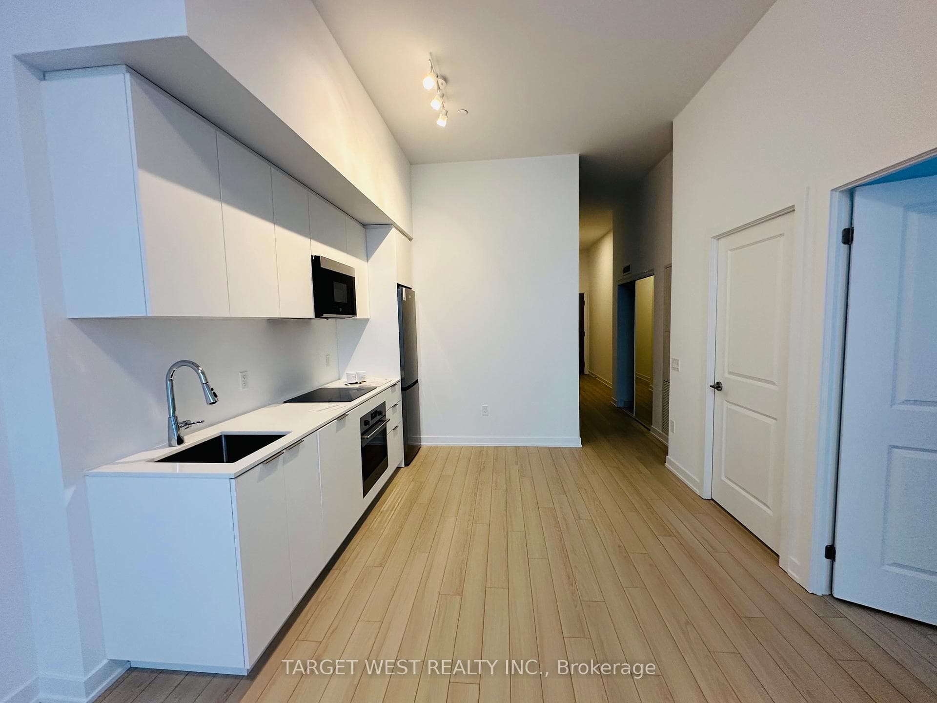 15 Skyridge Drive Unit 914 photo 5