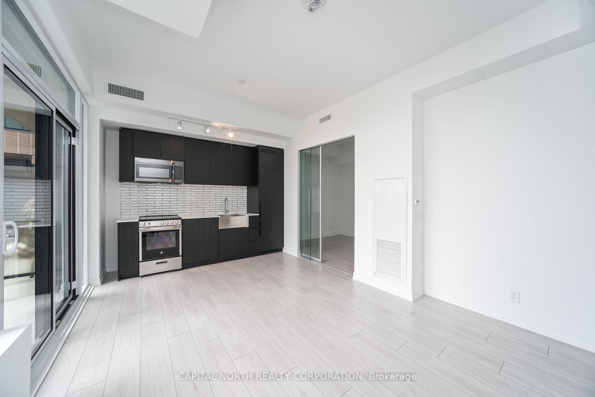 270 Dufferin Street Unit LP10 photo 9