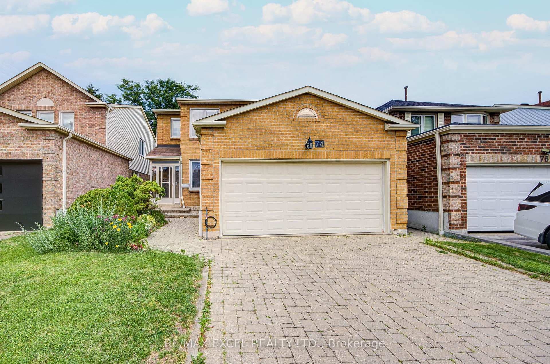 74 Holmbush Crescent photo 1