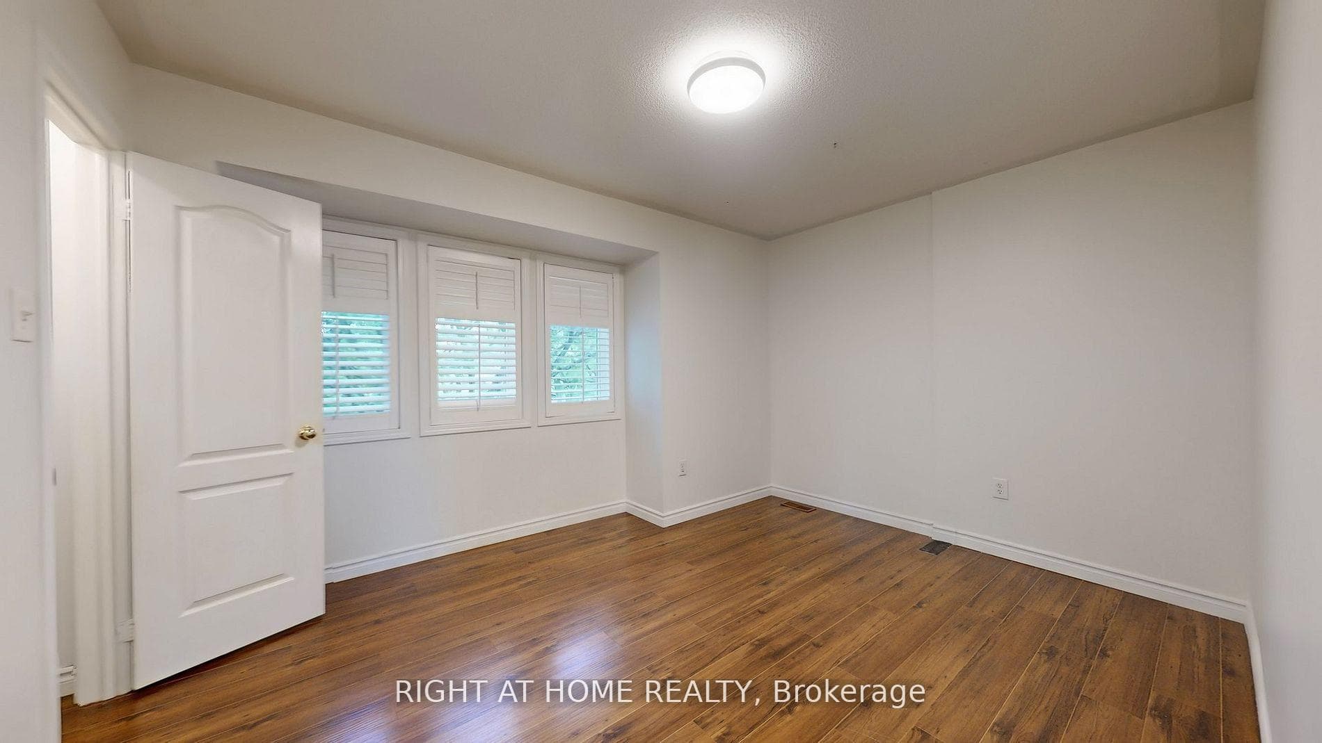 5160 Ravine Crescent photo 20