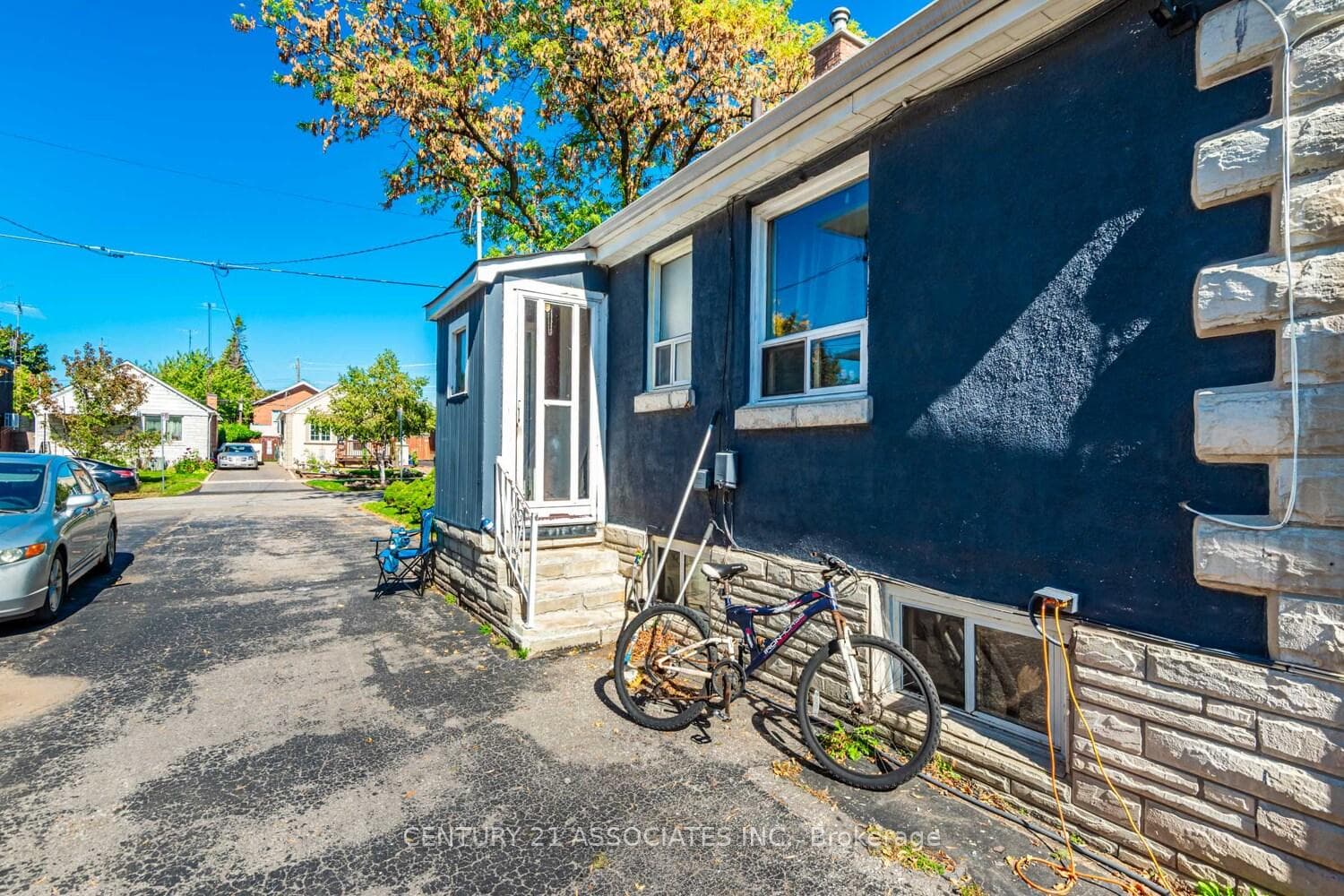 15 Burlingame Road photo 5