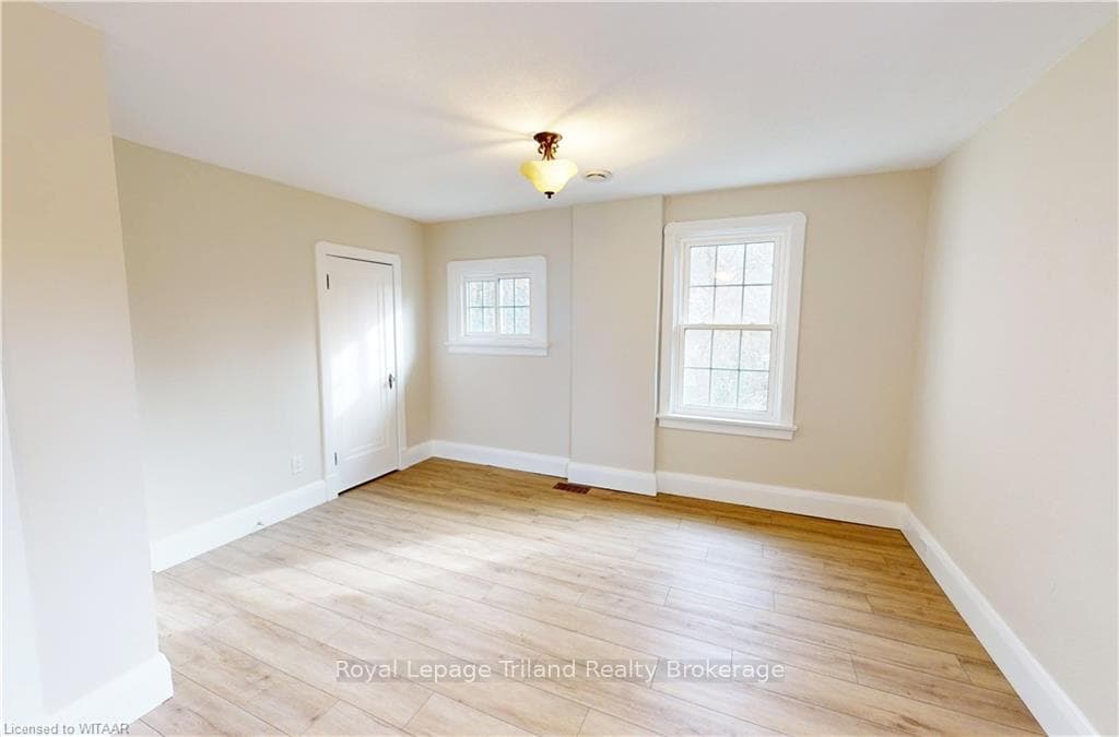 145 VANSITTART Avenue Unit 2 photo 4