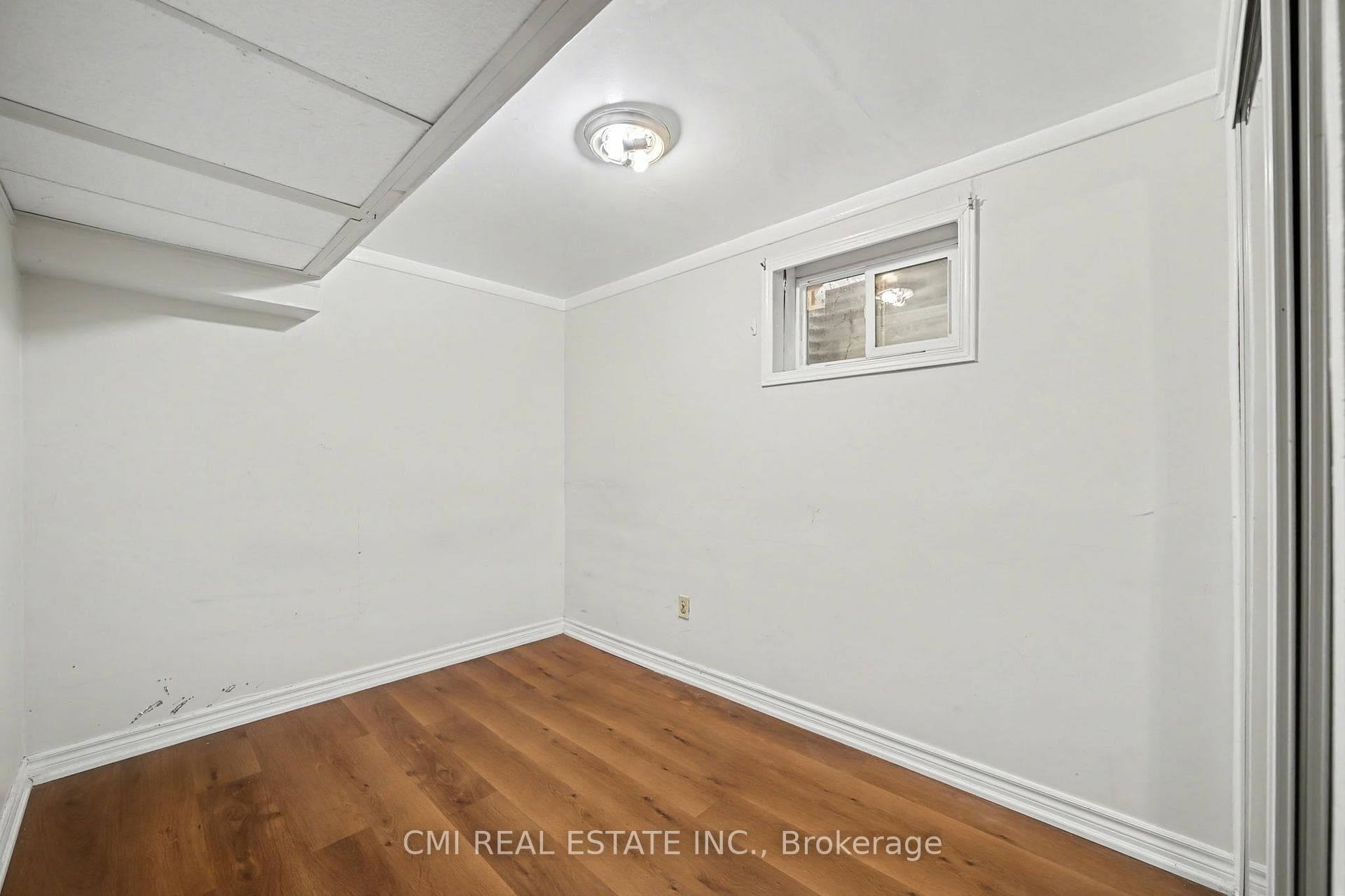 993 Lucerne Crescent photo 33