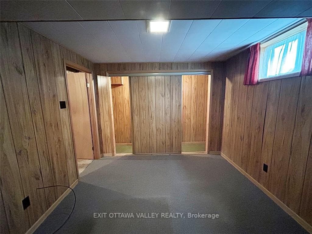 534 HERBERT Street photo 25