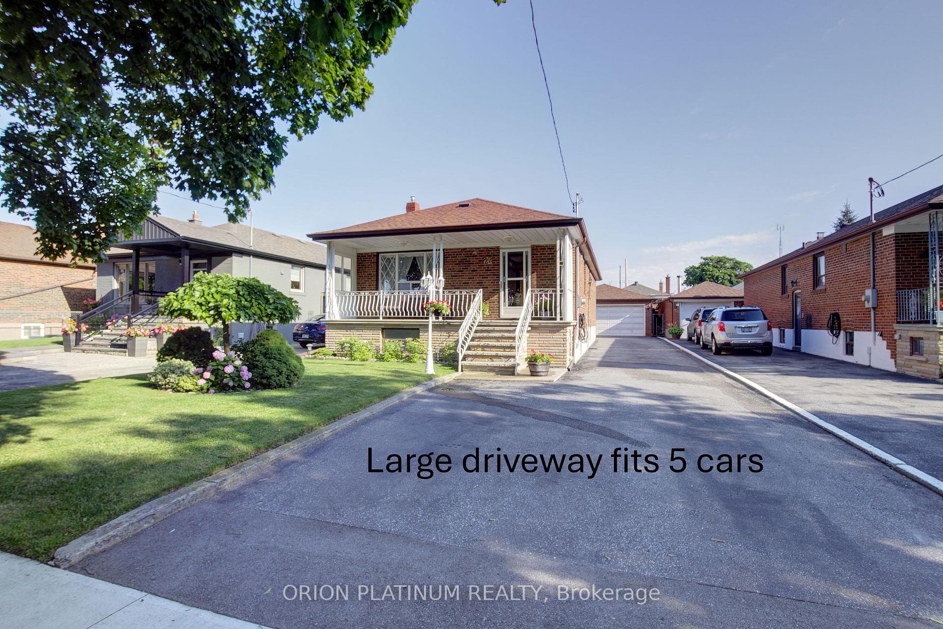 22 Bradfield Avenue photo 2