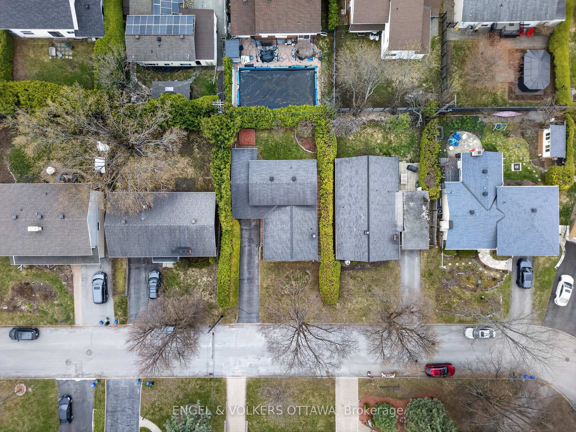 1795 Devlin Crescent photo 38