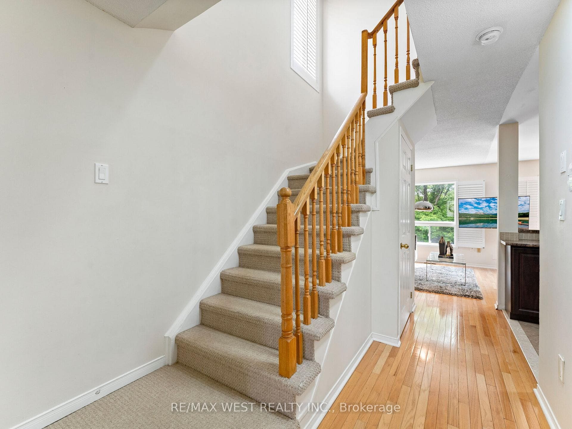 1608 Autumn Crescent photo 12