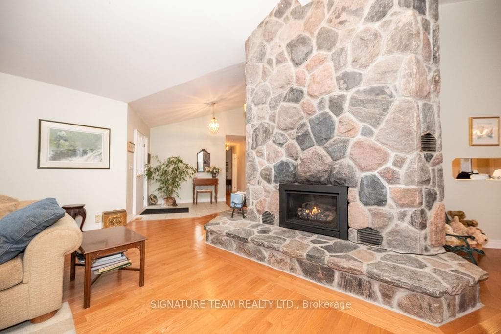 130 HARTWIG Street photo 6
