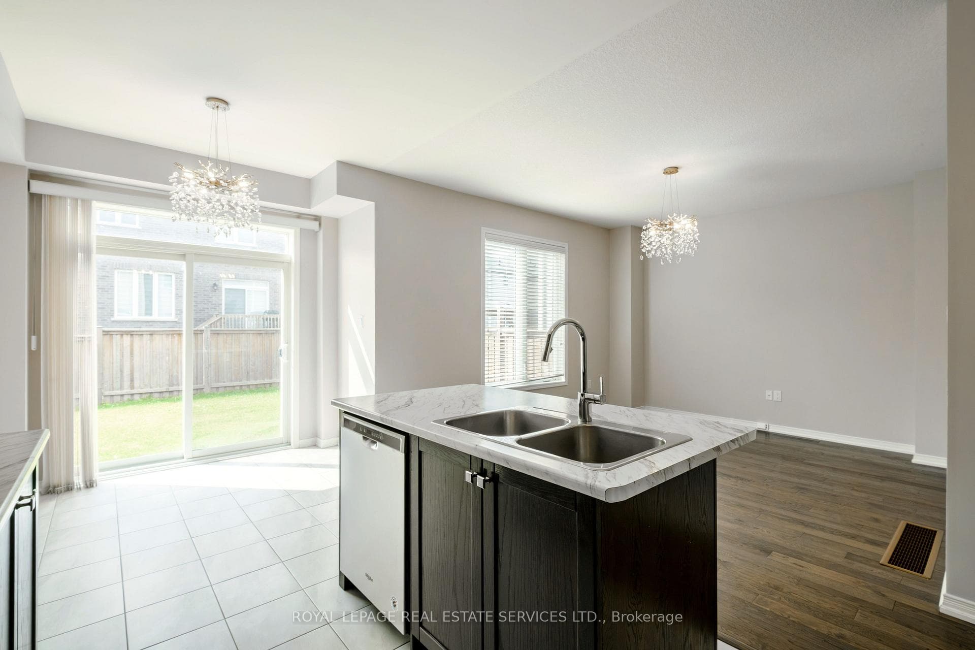 152 Munro Circle photo 27