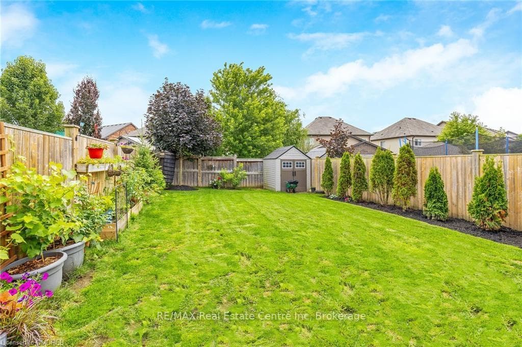 204 HARDCASTLE Drive photo 25