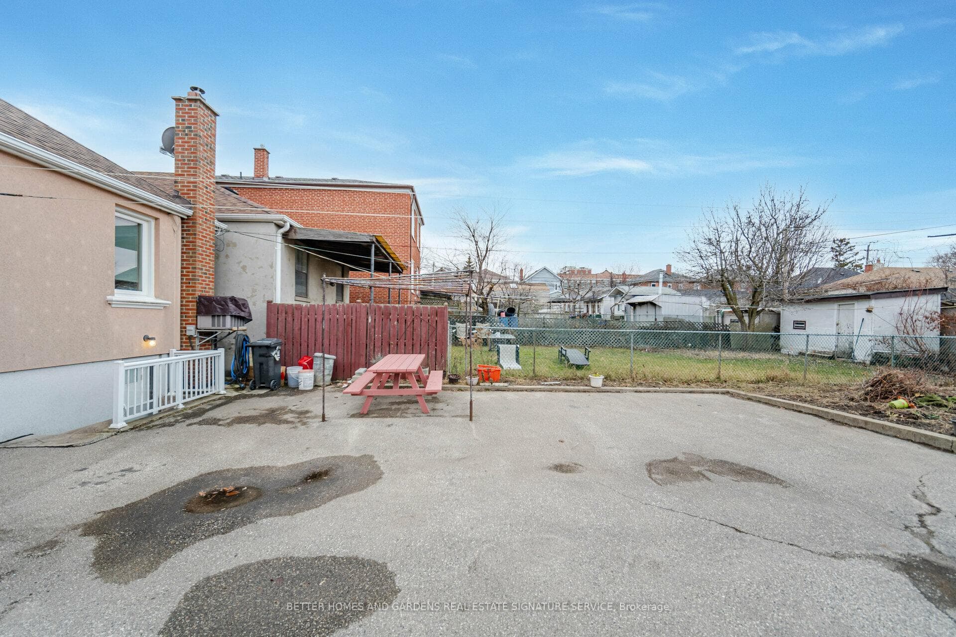198 Gloucester Grove photo 25