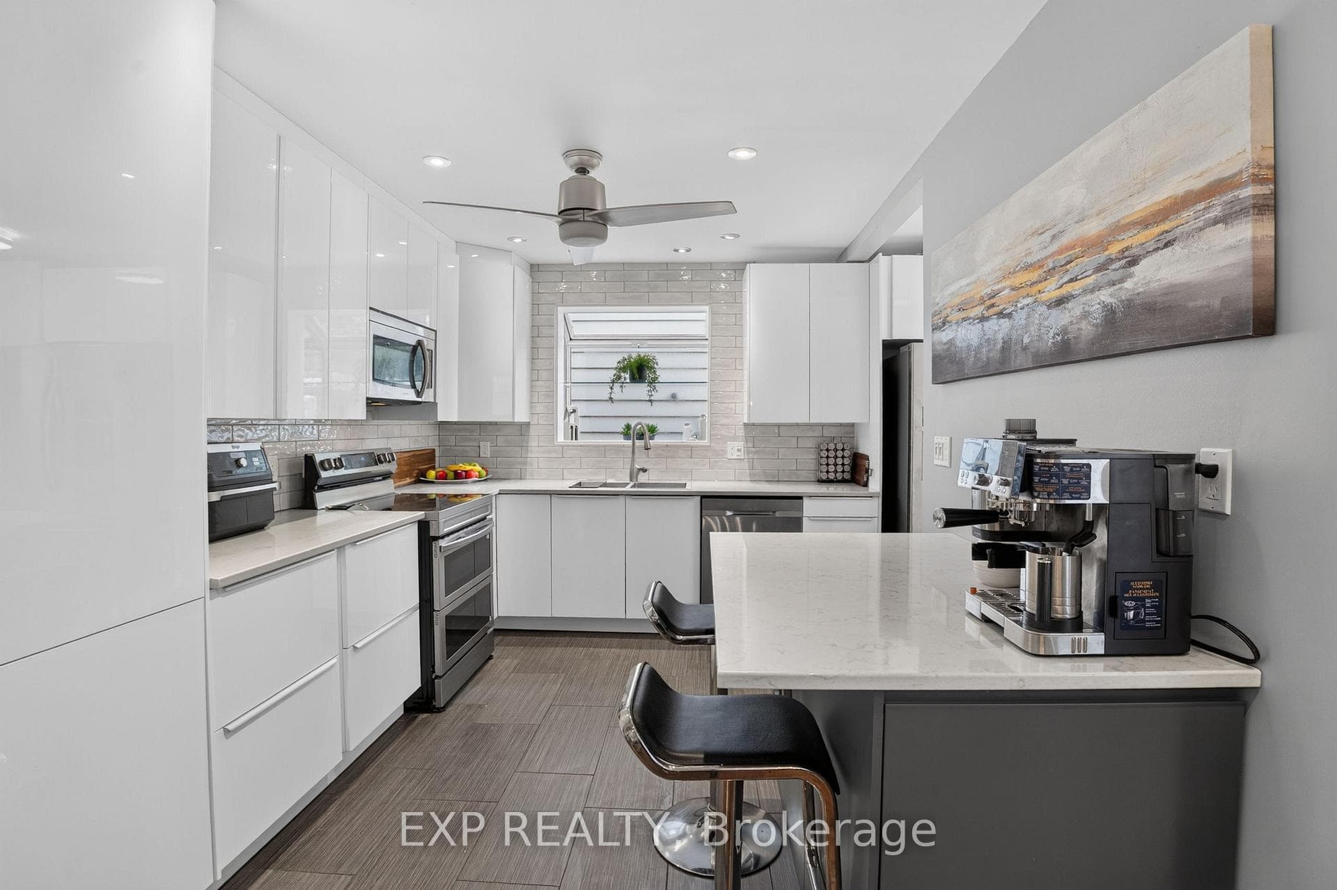 2490 Regina Street photo 7