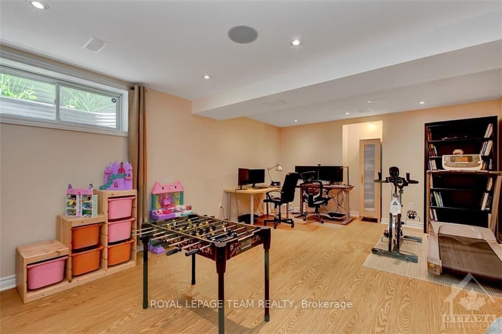 154 KEYROCK Drive photo 24