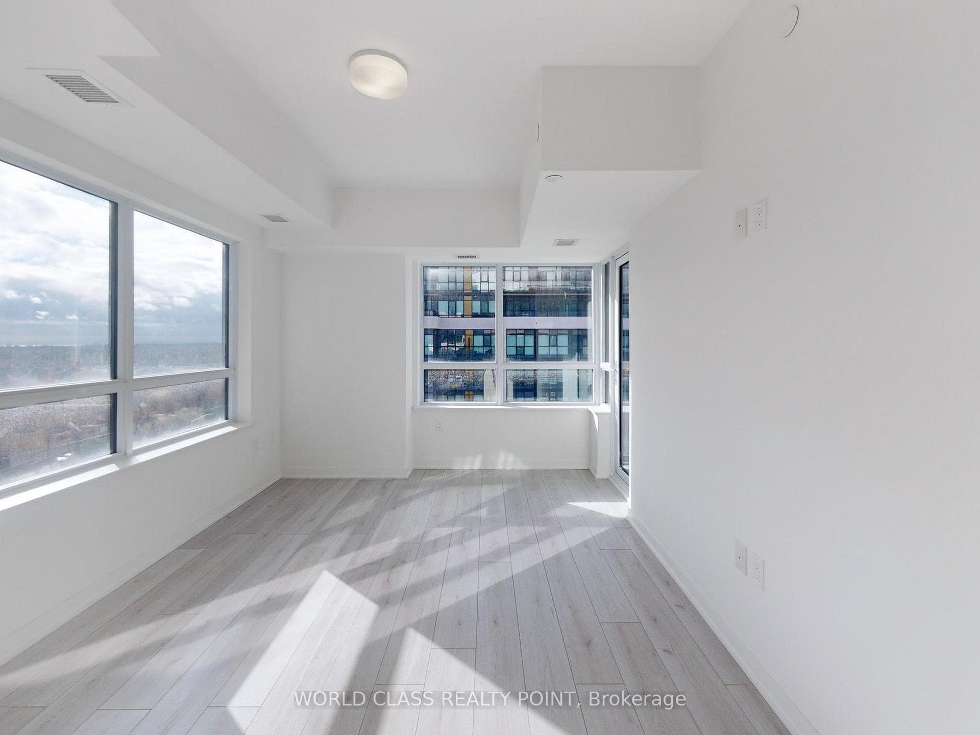 395 Dundas Street Unit 818 photo 7