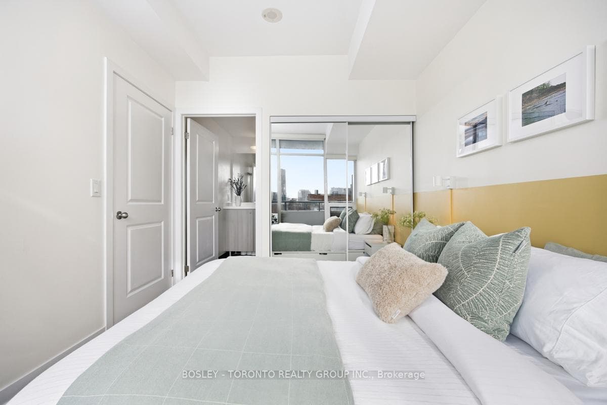 105 George Street Unit 807 photo 18
