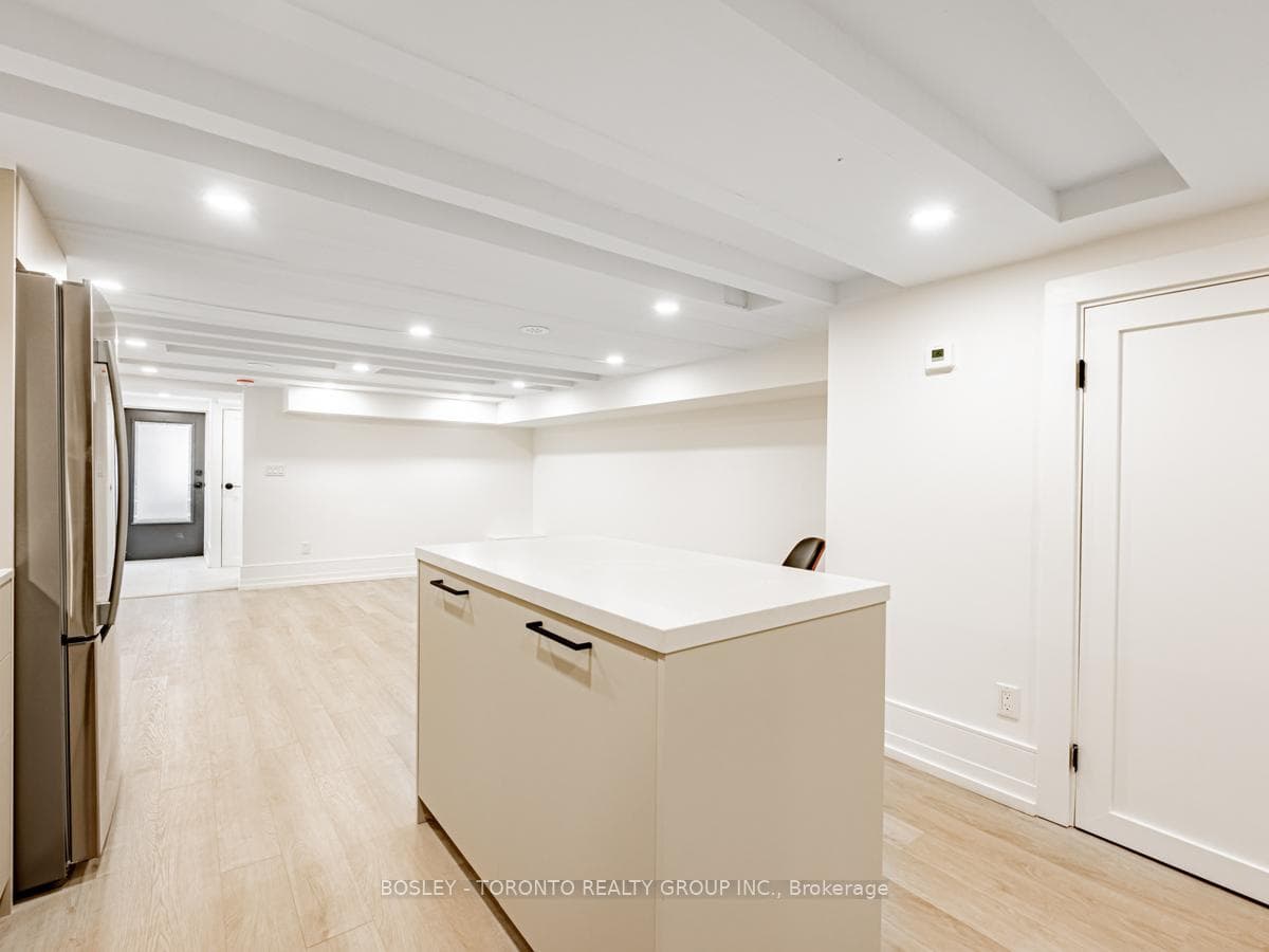 745 Euclid Avenue Unit Lower photo 12